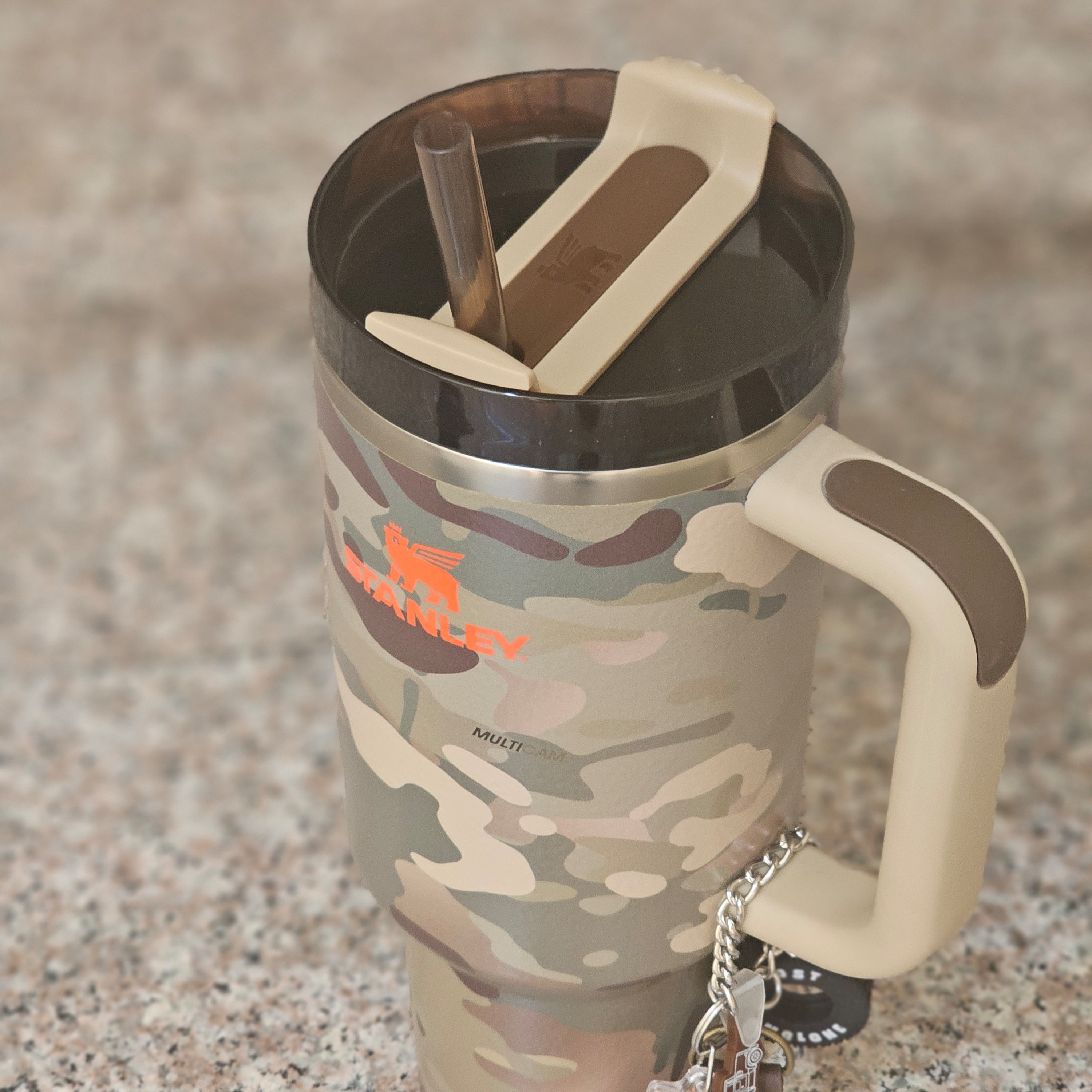 Stanley x The Post Malone Quencher H2.0 Flowstate Tumbler 1.18L Multicam 착용 스타일 - 2