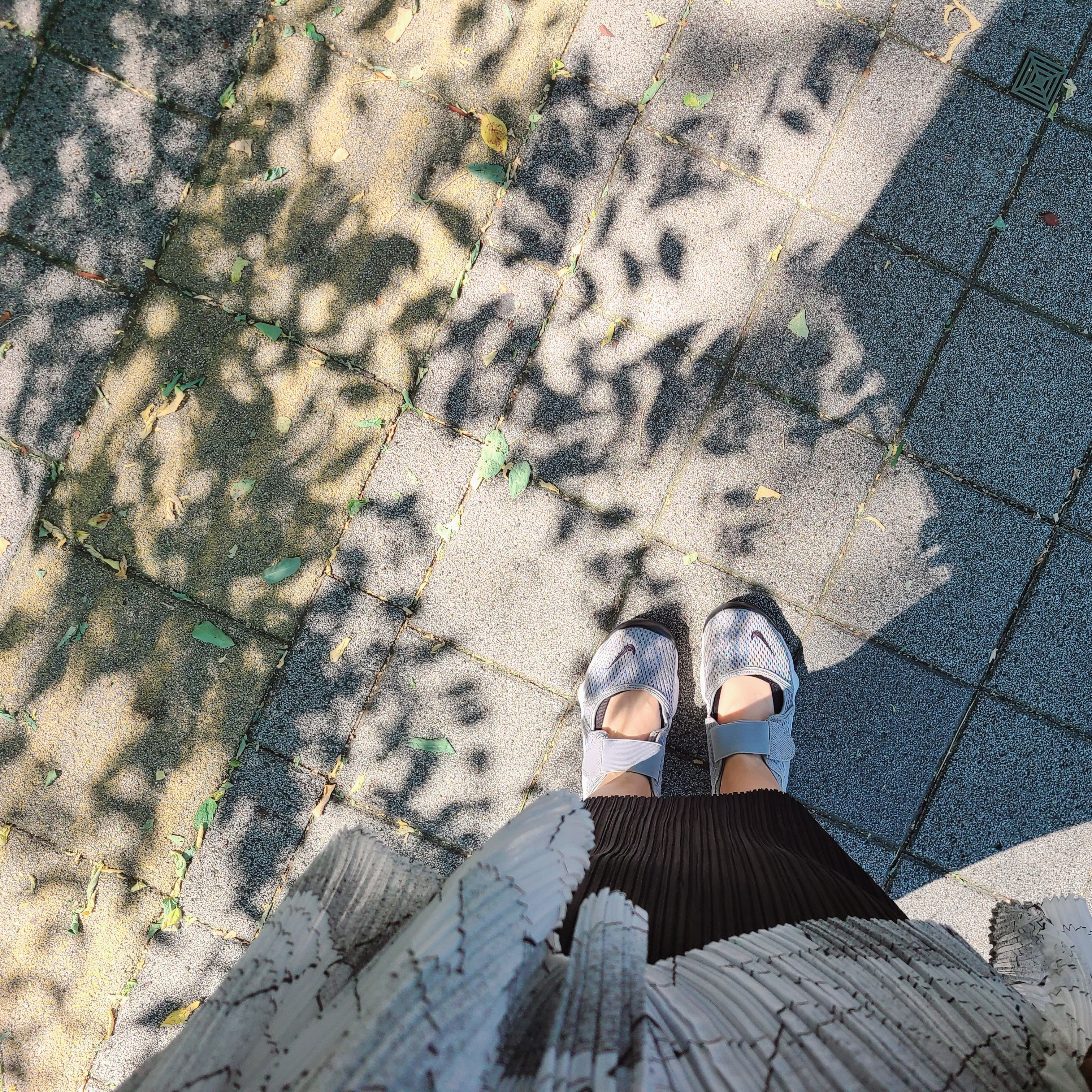 (W) Pleats Please Issey Miyake Basics Straight Long Dress Black, (GS/PS) Nike Air Rift Wolf Grey Black 착용 스타일 - 1