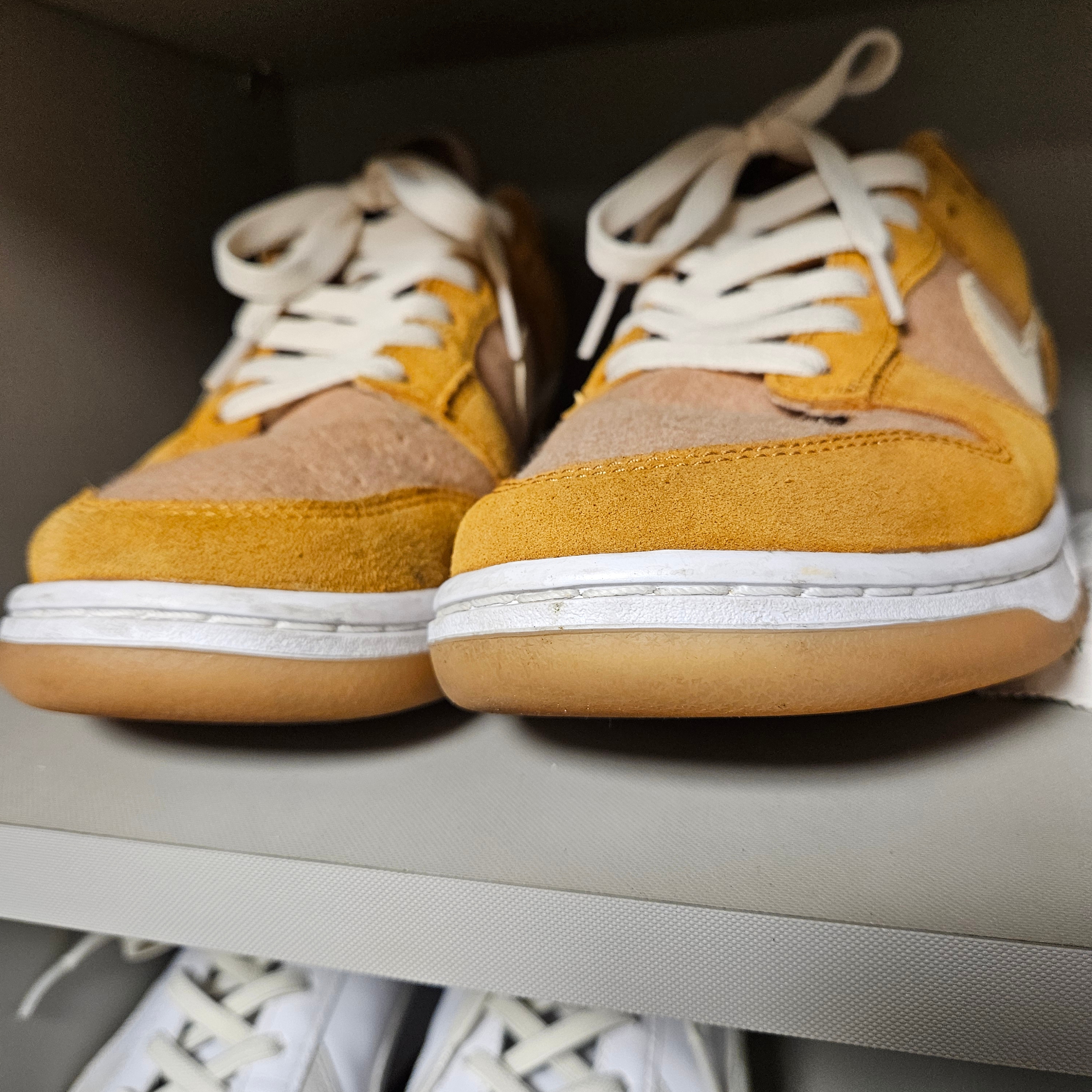 Nike Dunk Low SE Praline Desert Ochre 착용 스타일