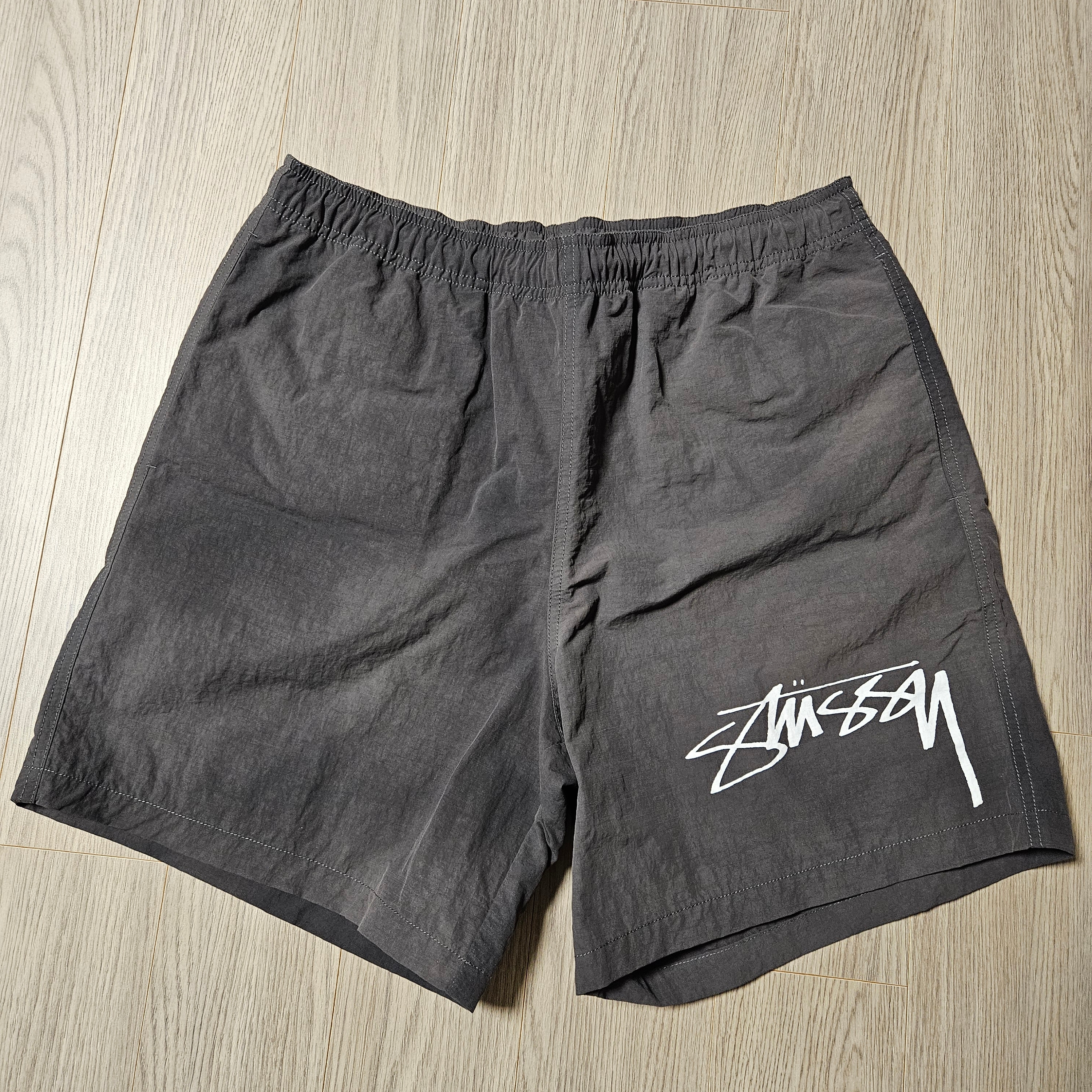 Stussy Wave Dye Nylon Shorts Black 착용 스타일