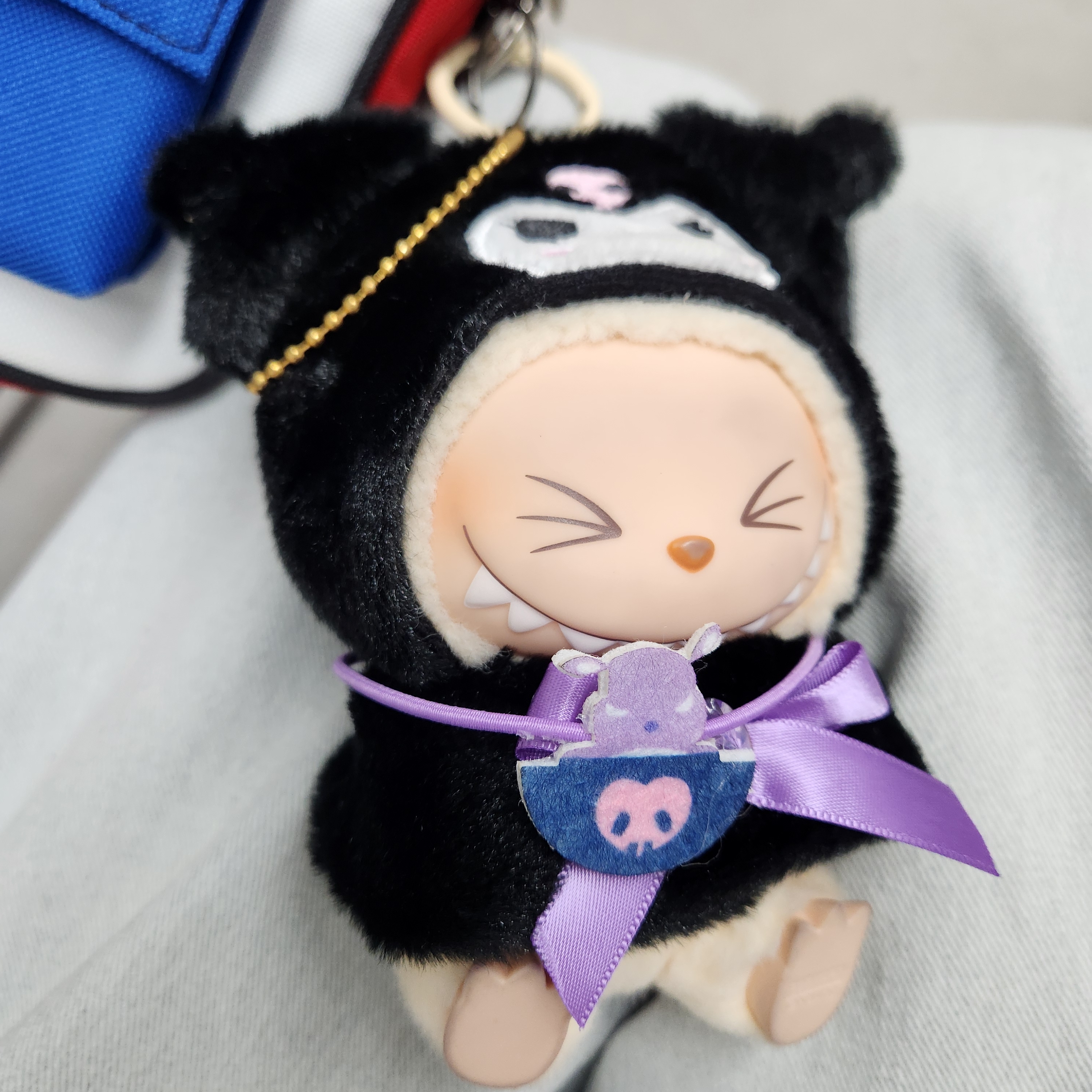 Pop Mart Labubu Let's Play Together Doll Series Sisi Keyring (Opened Case) 착용 스타일