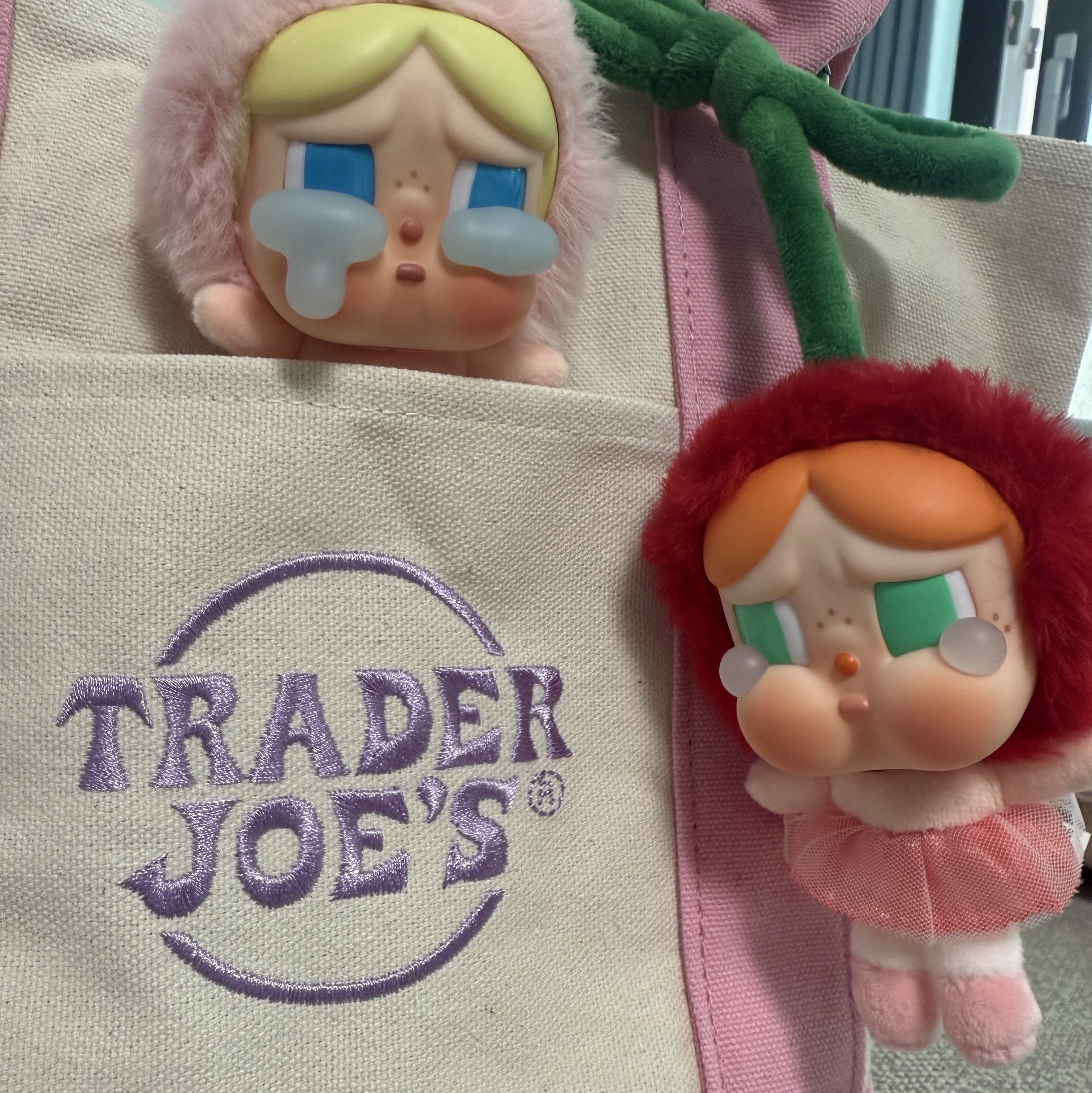 Pop Mart Crybaby Crying For Love Series Vinyl Plush 착용 스타일 - 1