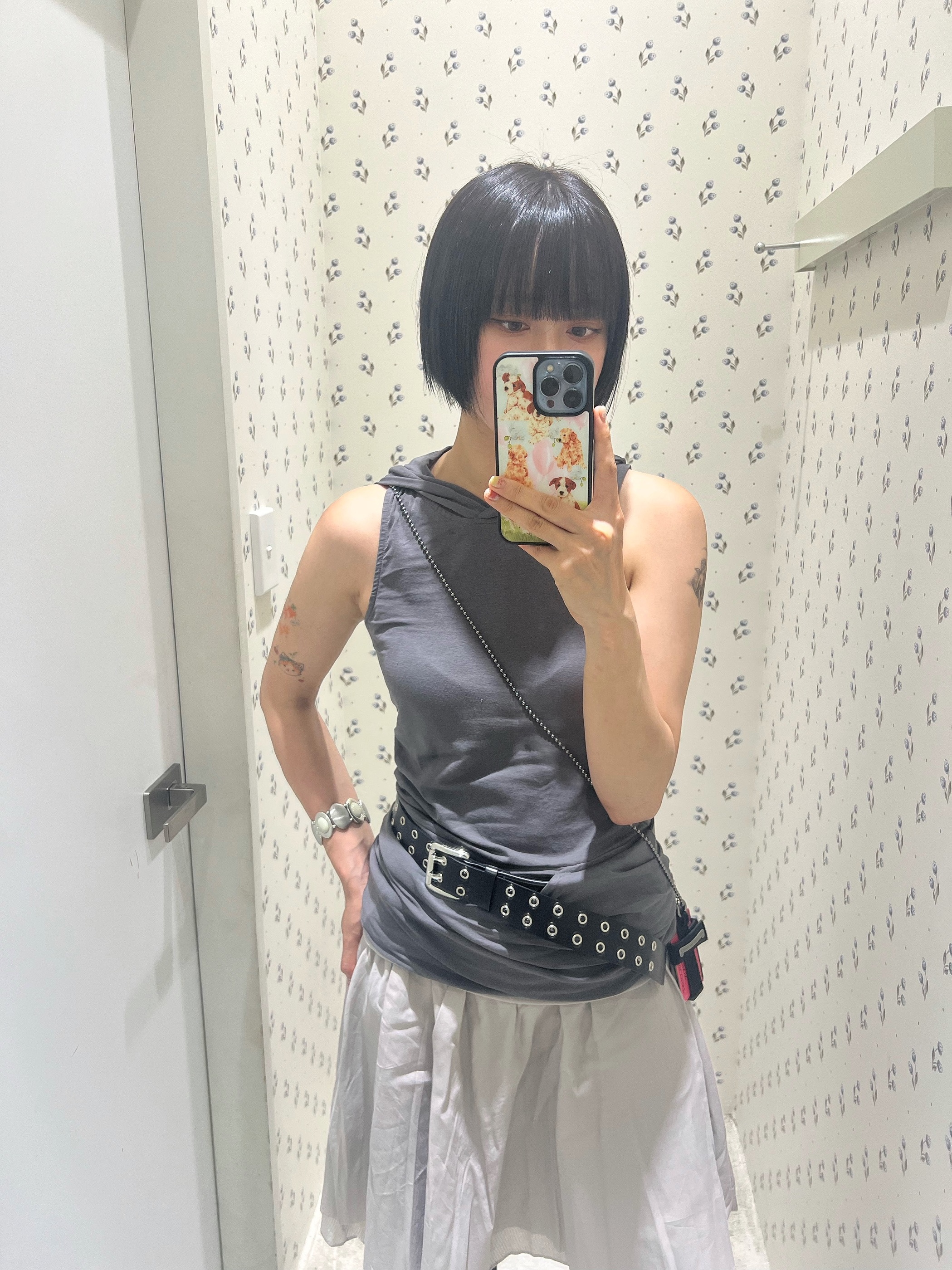 COYSEIO Double Shirring Skirt Grey, Roa Hiking Katharina Black 착용 스타일 - 2