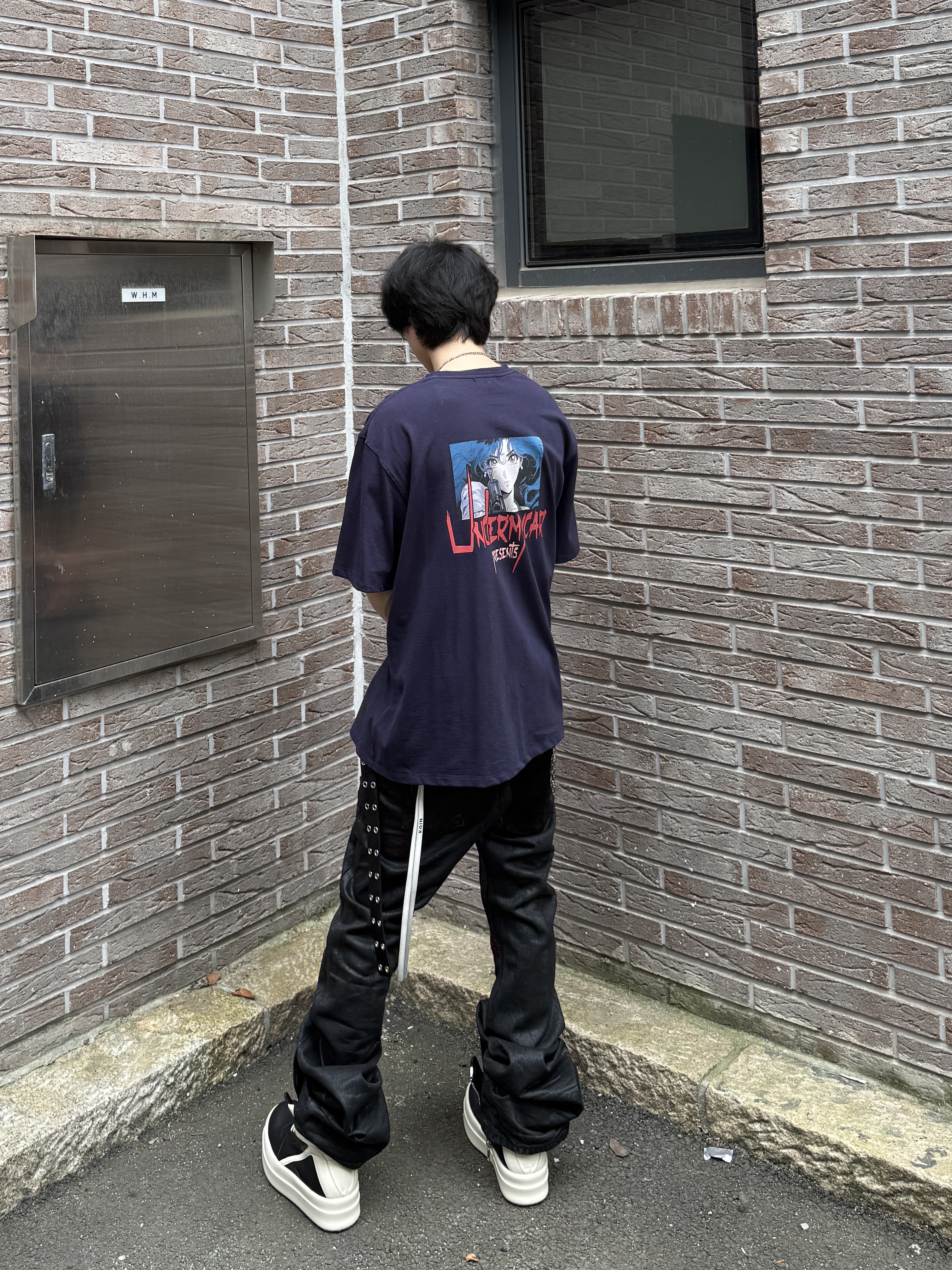 Rick Owens Hollywood Mega Bumper Geobasket in Full Grain Calf Leather Black Milk, Undermycar x Emostanceclub Emoun Destroyed Cowhide Suede Red Stitch Denim Toreador - 23FW 착용 스타일 - 4