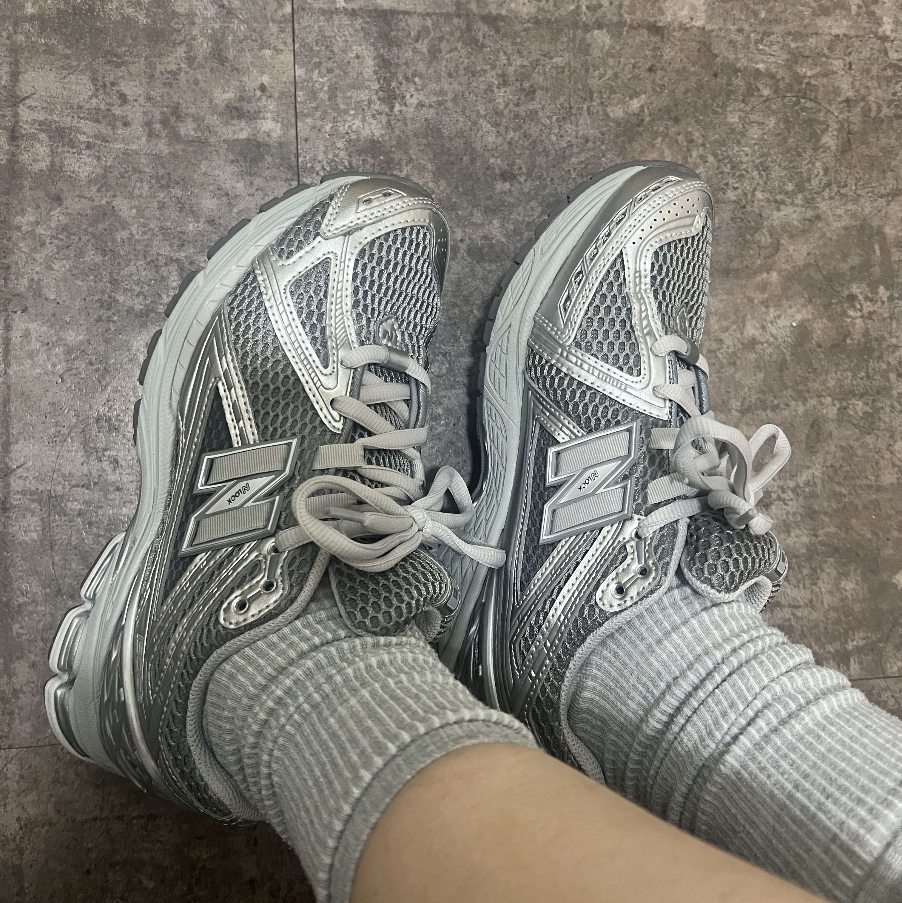 New Balance 1906R Harbor Grey Silver Metalic 착용 스타일