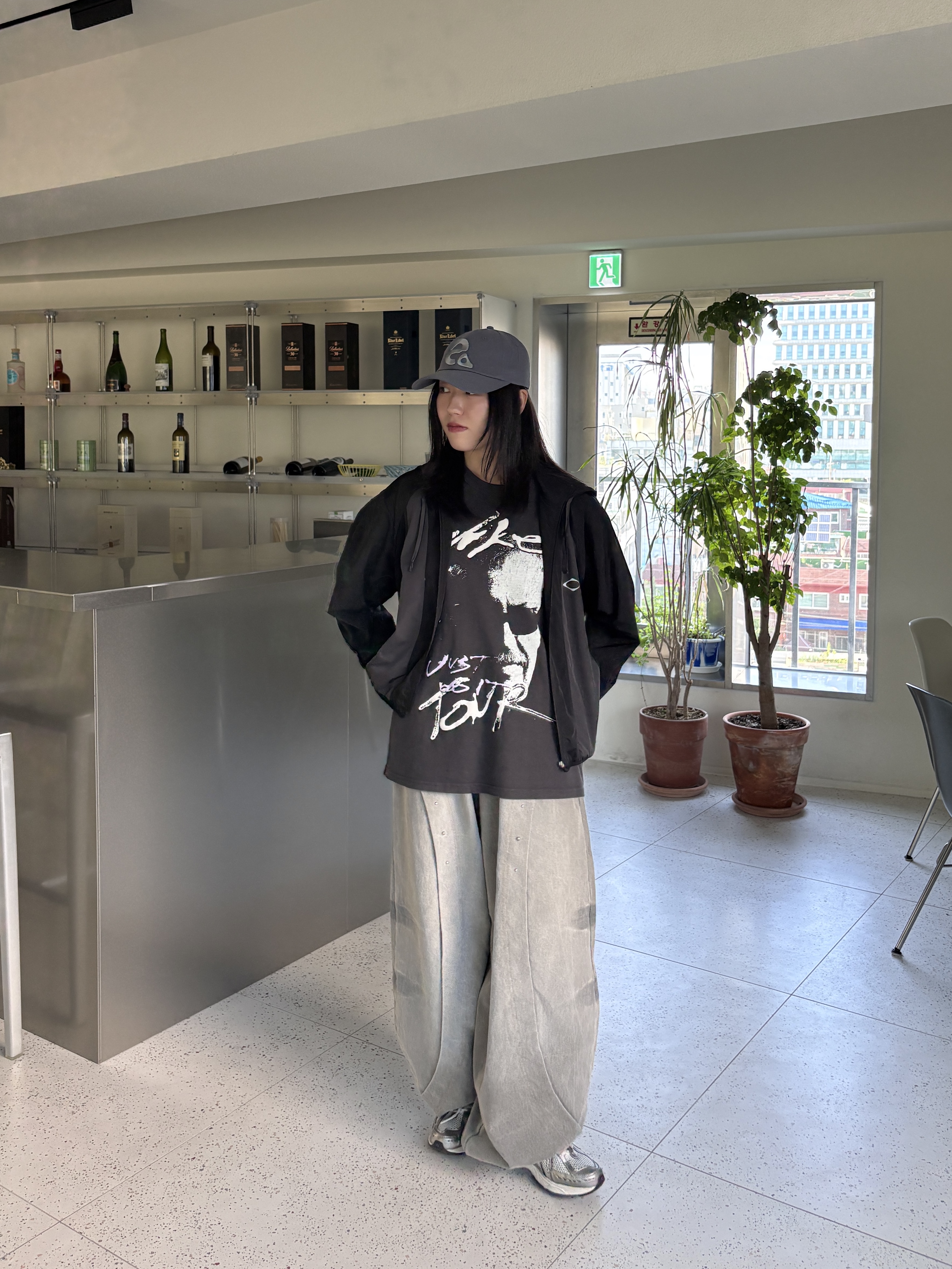 (W) Mischief FW Color Blocked Windbreaker Black, New Balance 1906R Silver Metallic ์ฐฉ์ฉ ์คํ์ผ - 2