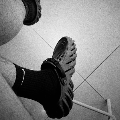 Crocs Echo Clog Black, Nike Everyday Lightweight Training Crew Socks White (3 Pack/Korean Ver.) 착용 스타일 - 1