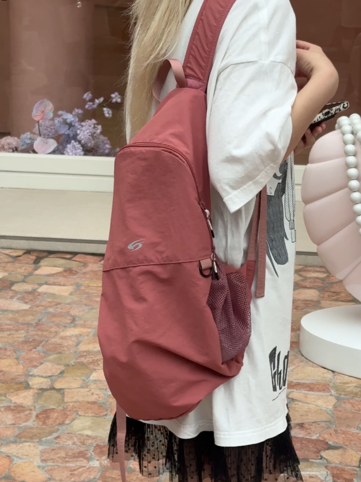 Sports Dept Light Packable Backpack Dusty Pink, Stanley The Quencher H2.0 FlowState Tumbler 1.18L Rose Quartz 2.0 착용 스타일 - 3