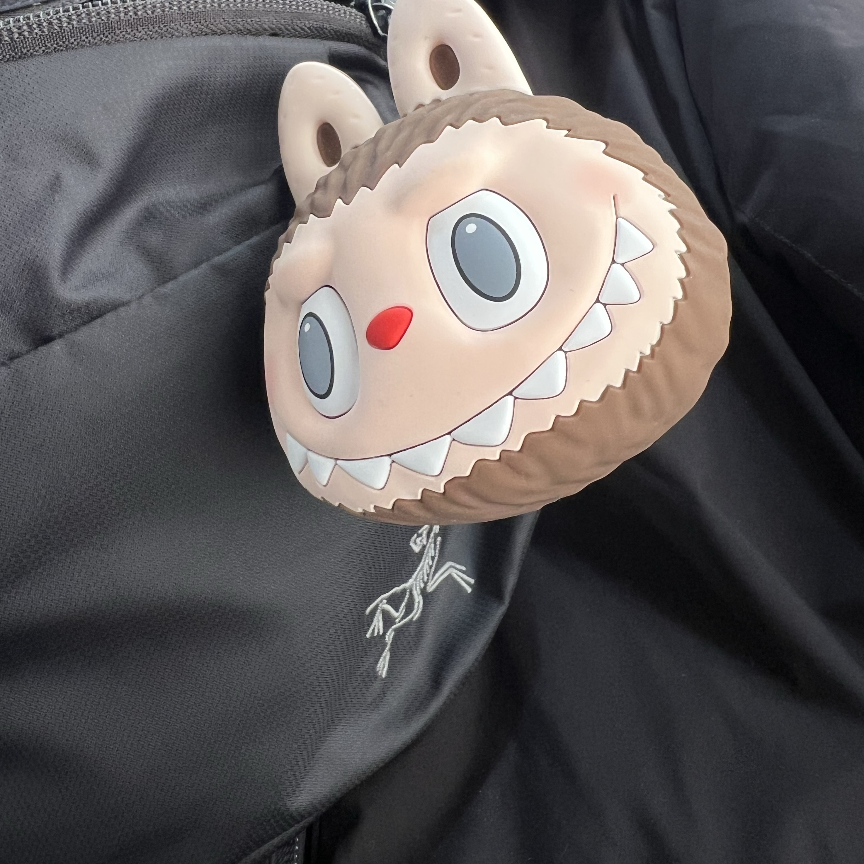 Pop Mart Labubu Original Silicone Earphone Bag Brown 착용 스타일