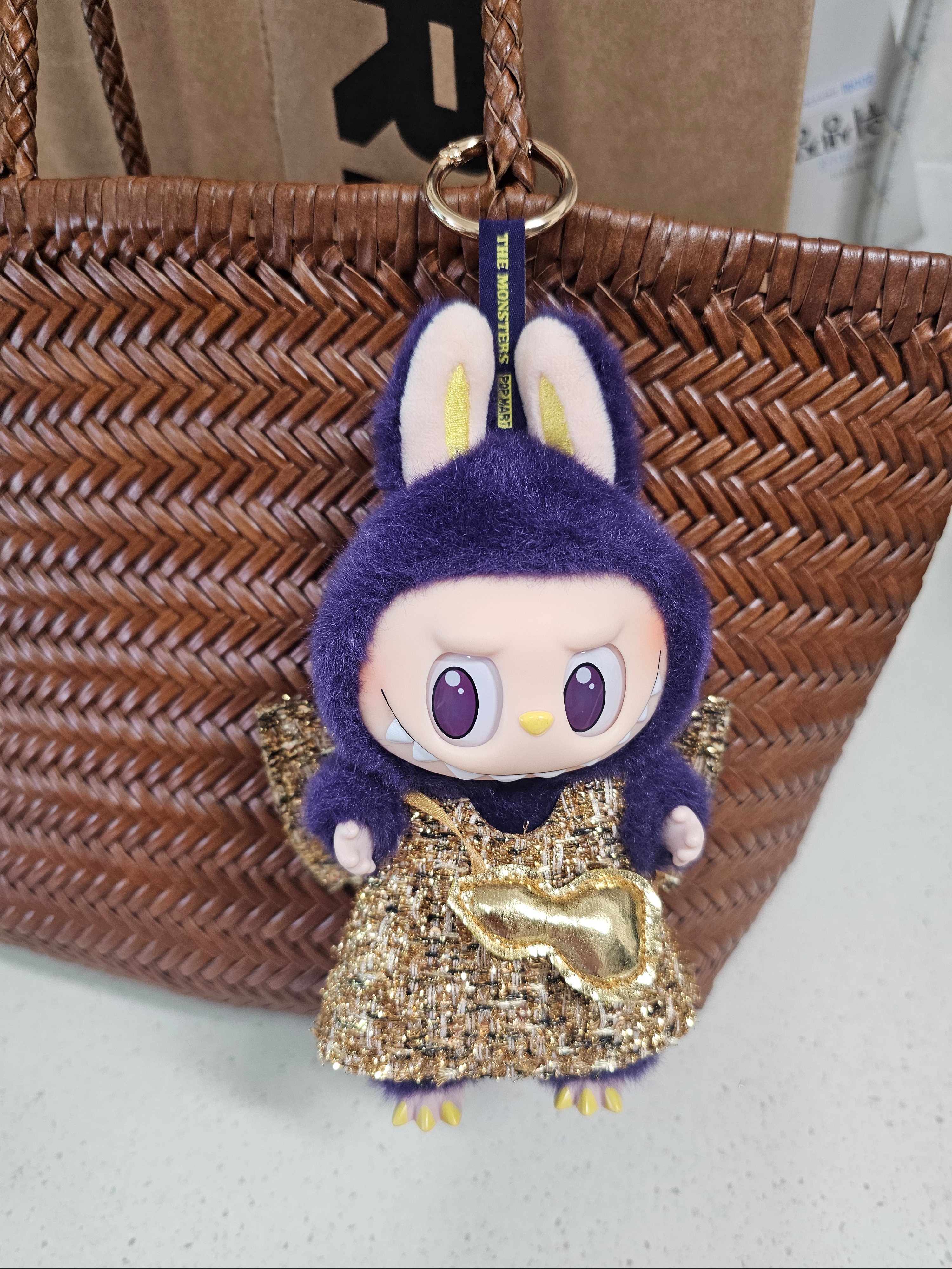 Pop Mart Labubu x Pronounce Lucky Fairy Toy Keyring 착용 스타일 - 4