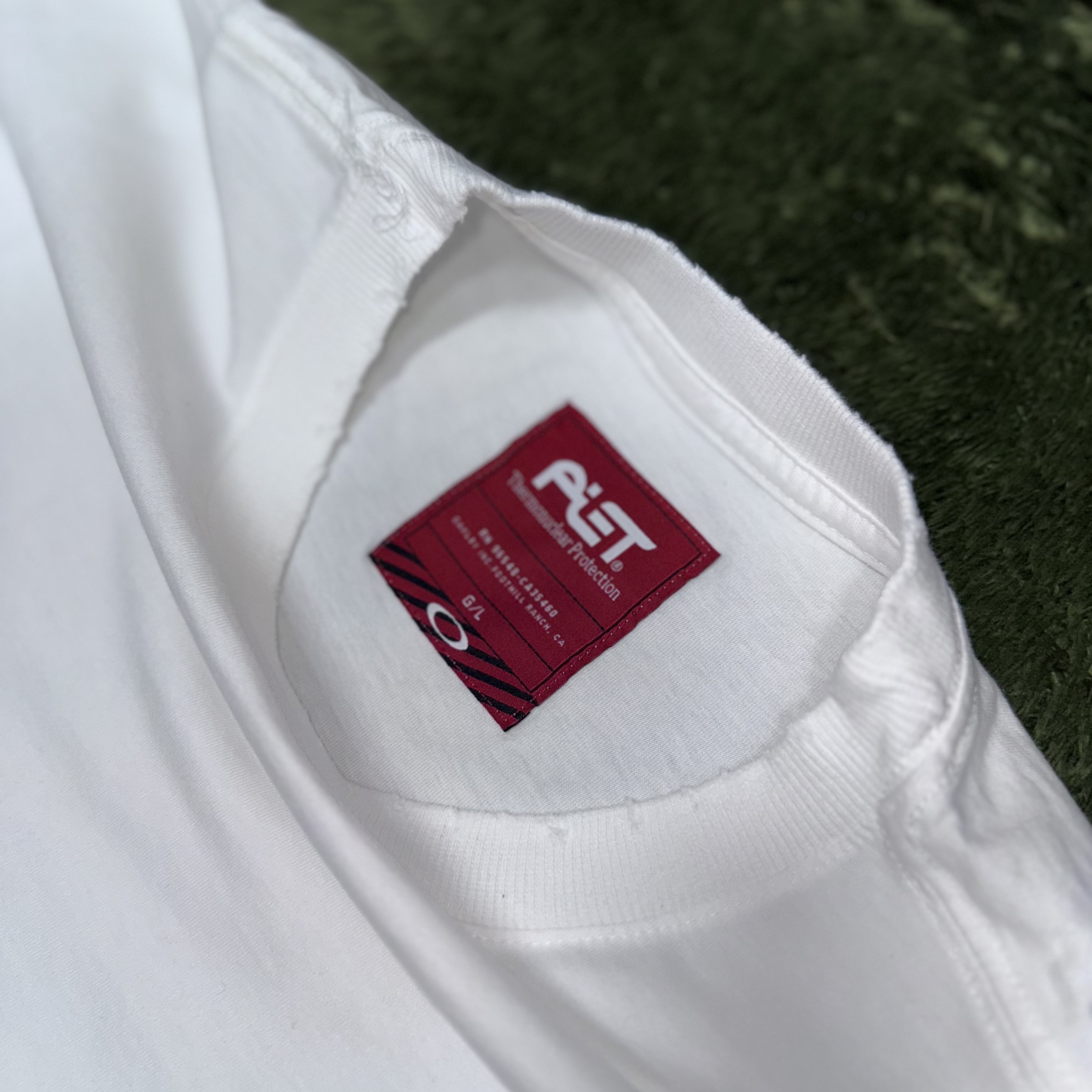 Oakley x Piet Static Logo T-Shirt Off White 착용 스타일 - 2
