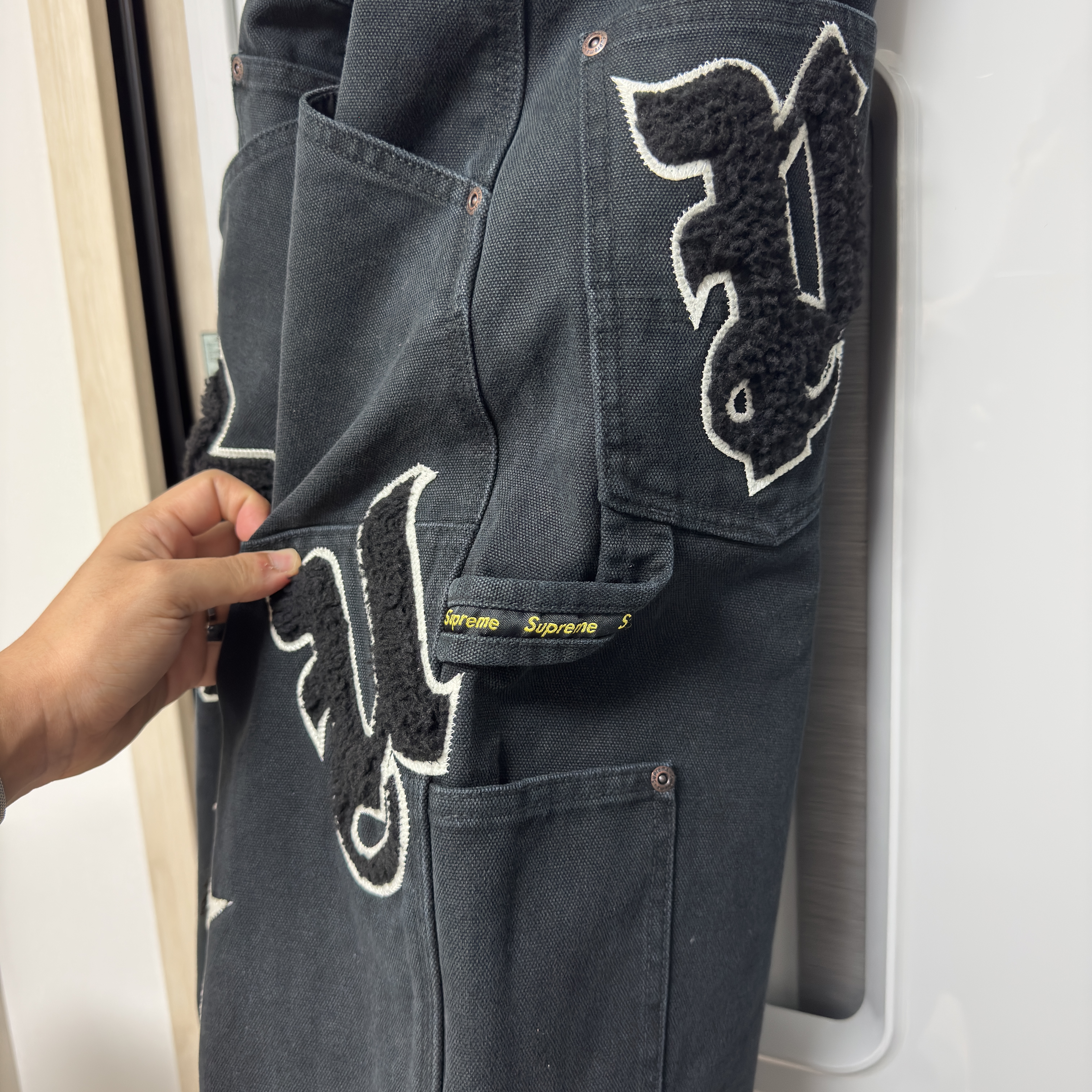 Supreme Old English Canvas Double Knee Painter Pant Black - 25SS 착용 스타일 - 2