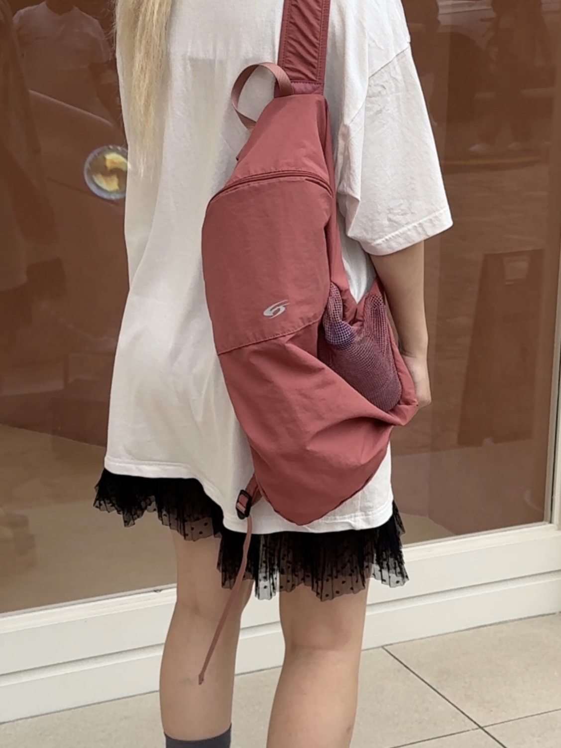 Sports Dept Light Packable Backpack Dusty Pink, Stanley The Quencher H2.0 FlowState Tumbler 1.18L Rose Quartz 2.0 착용 스타일 - 5