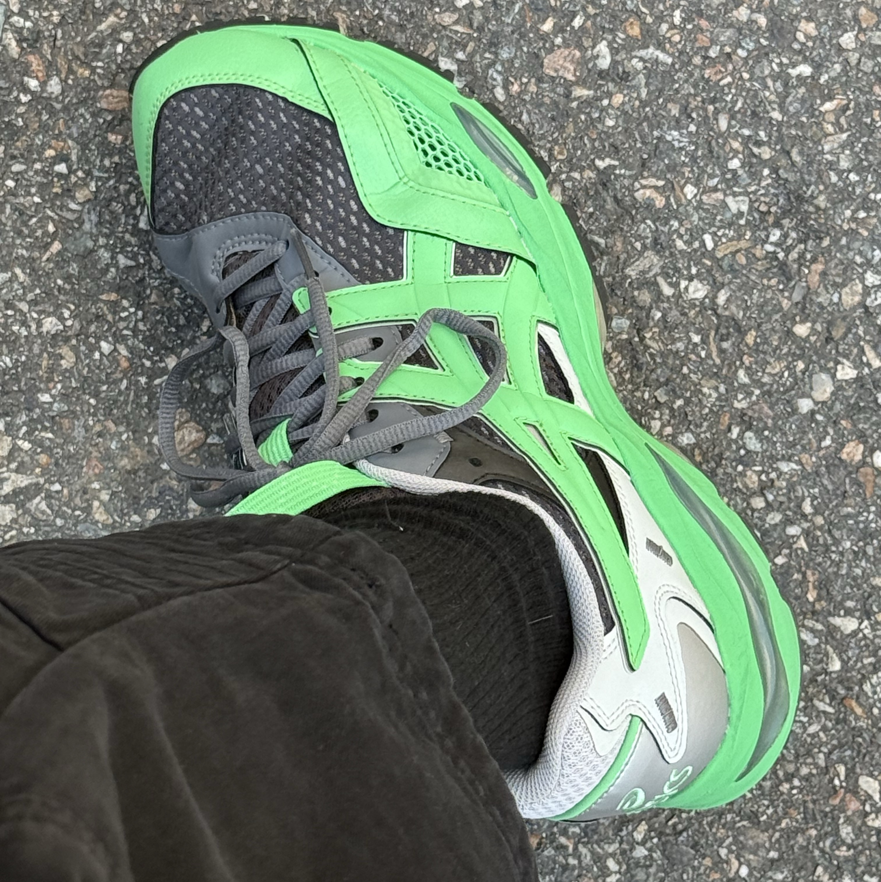 Asics HS2-S Gel-MC Plus Sea Glass Graphite Grey 착용 스타일 - 2