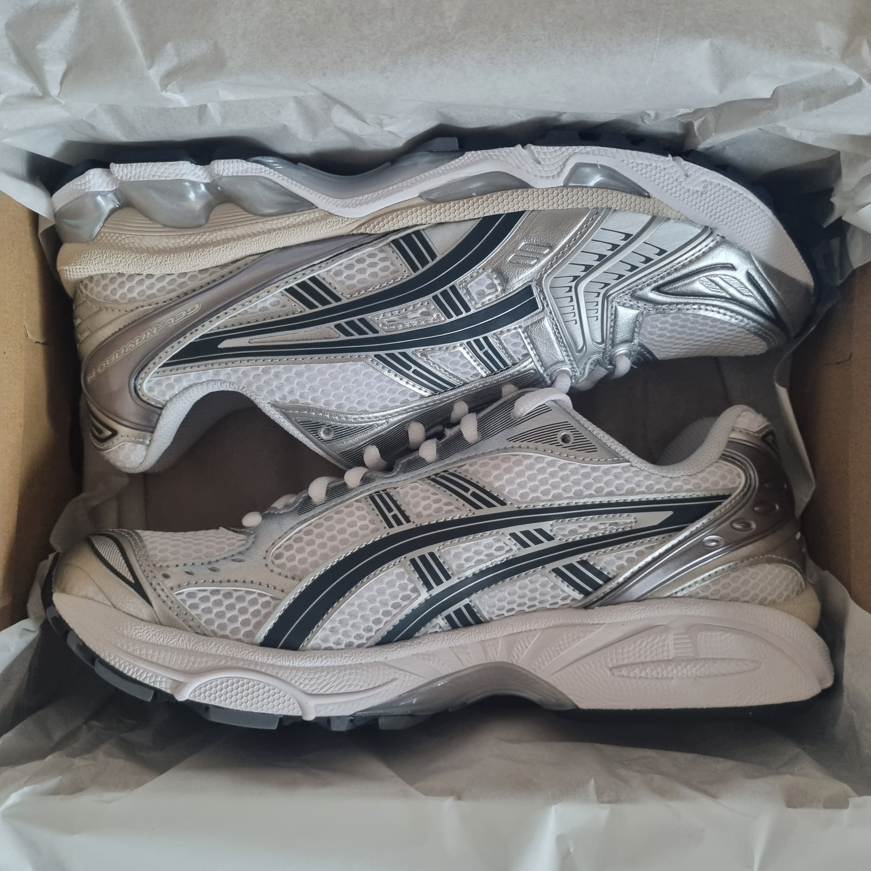 Asics Gel-Kayano 14 White Graphite Grey 착용 스타일