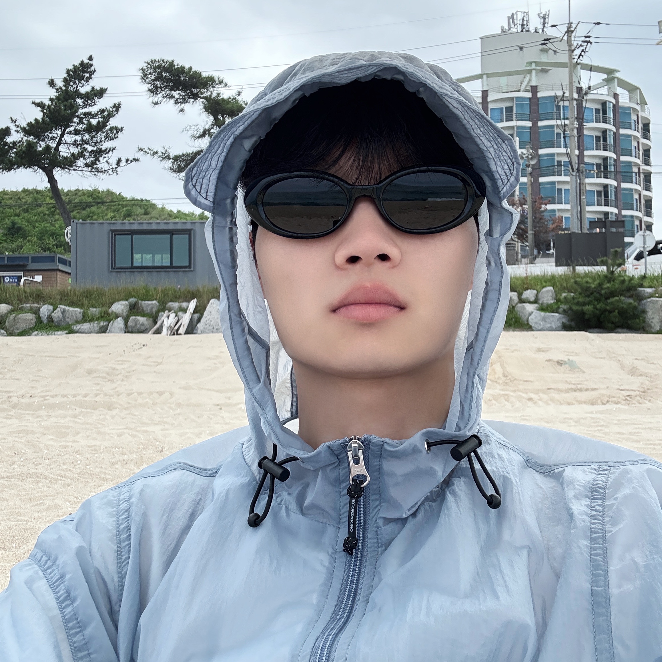 Gentle Monster x Maison Margiela MM107 Black Black 착용 스타일