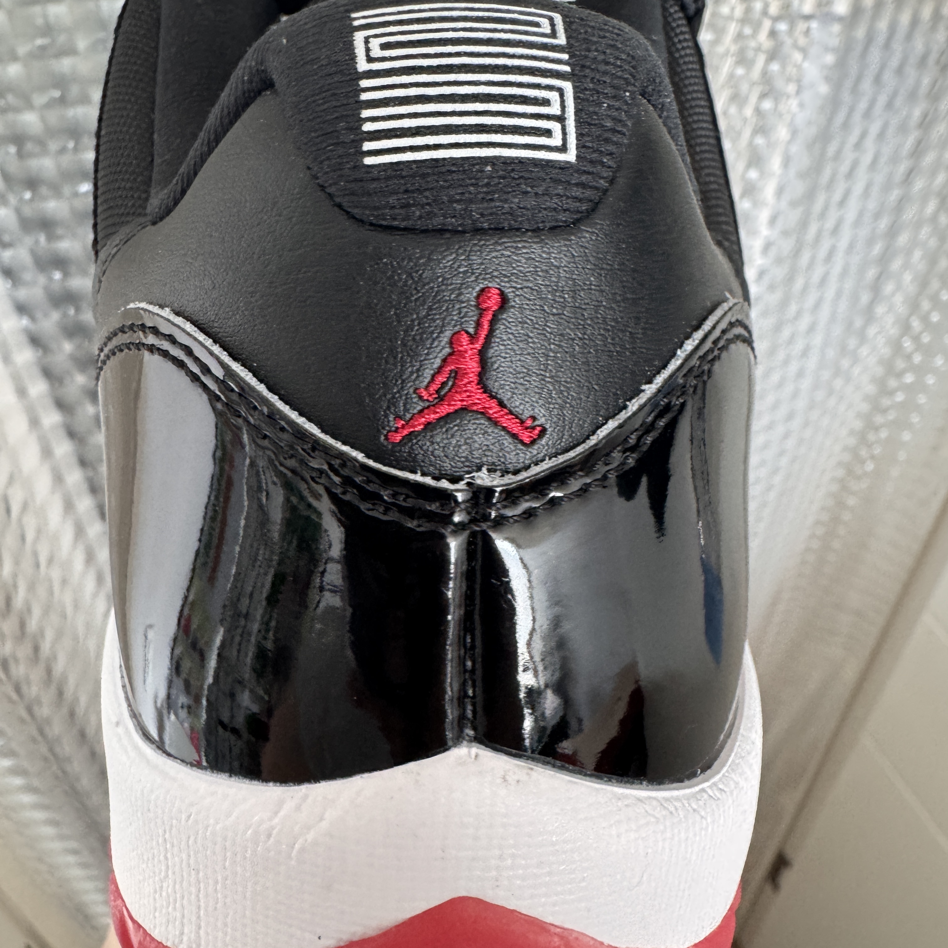 Jordan 11 Retro Low Bred 2025 착용 스타일 - 3
