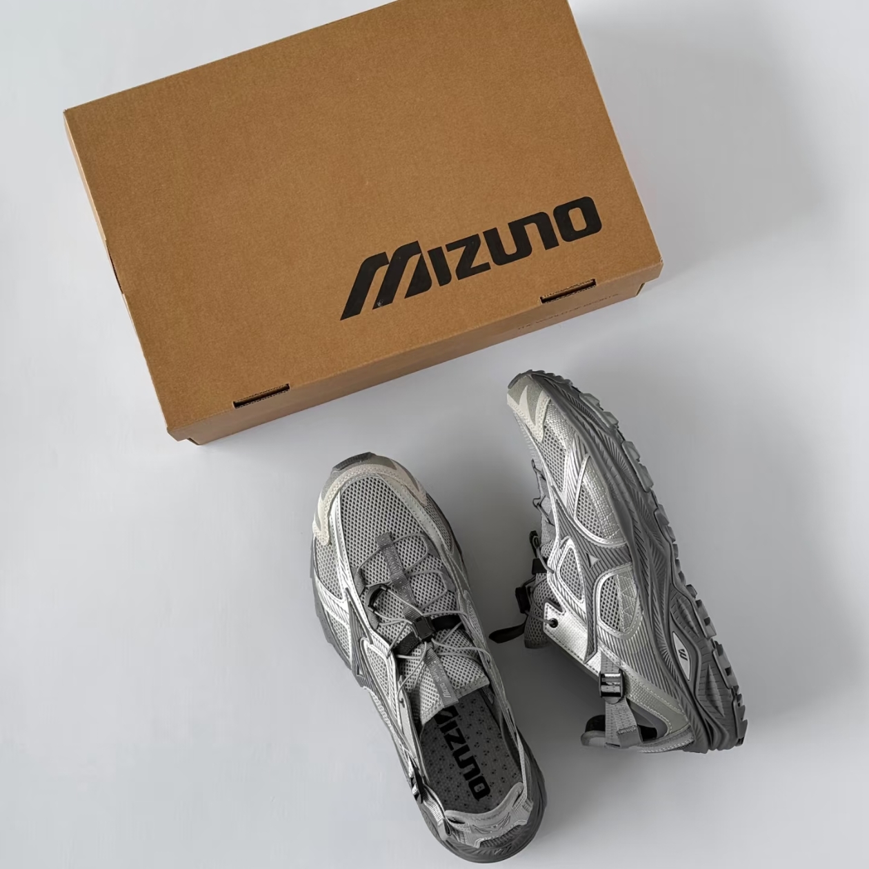 Mizuno Racer Trail SE Silver Grey 착용 스타일