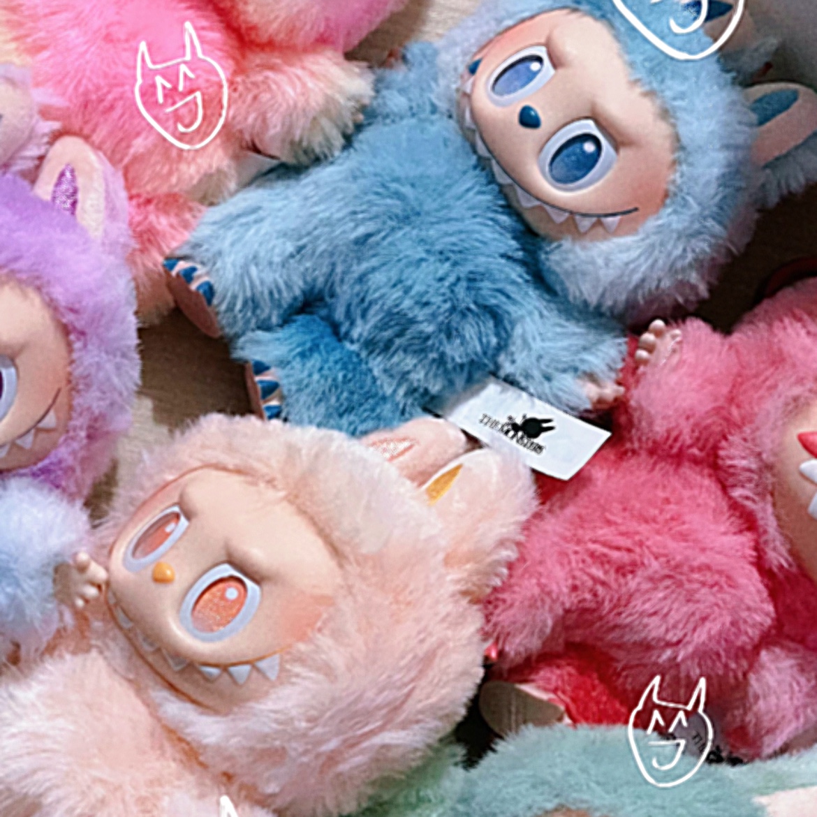 Pop Mart Labubu The Monsters Highlight Series Sealed Case (6 Blind Boxes) 착용 스타일