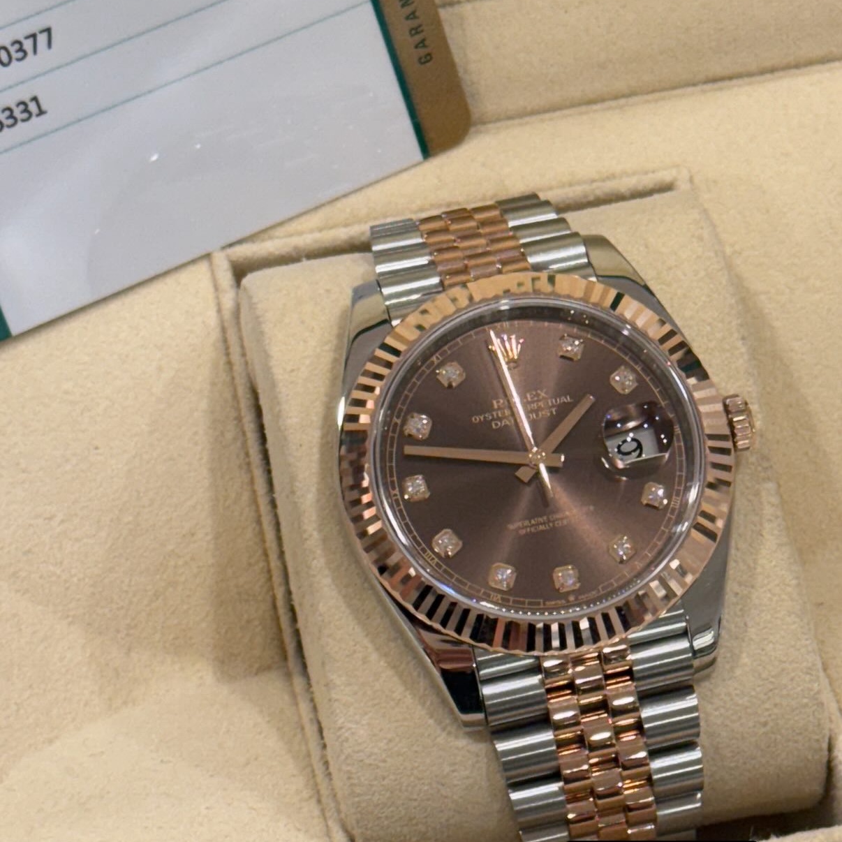 Rolex Datejust 41mm 126331 Chocolate Diamond-Set Jubilee 착용 스타일