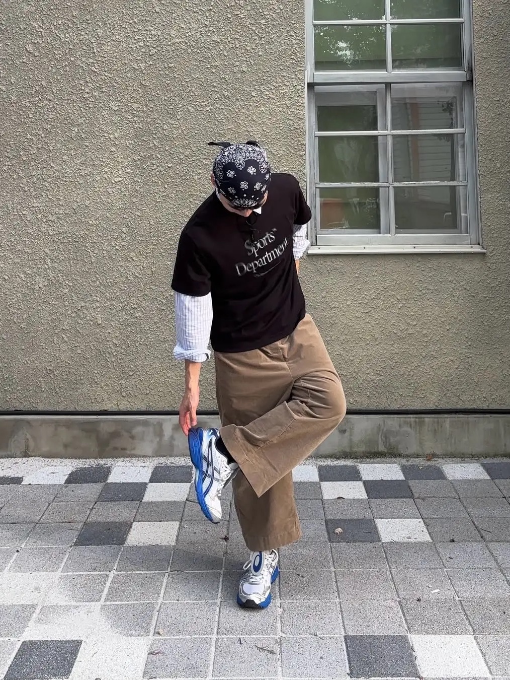 Sports Dept Moving Logo T-shirt Black, Asics x The Museum Visitor Gel-Kayano 14 Polar Shade Illusion Blue 착용 스타일 - 2