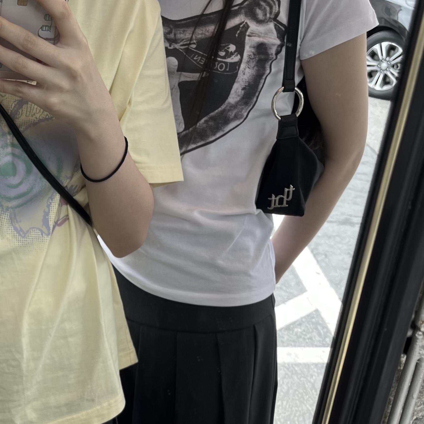 Threetimes Ring Bag Black 착용 스타일 - 2
