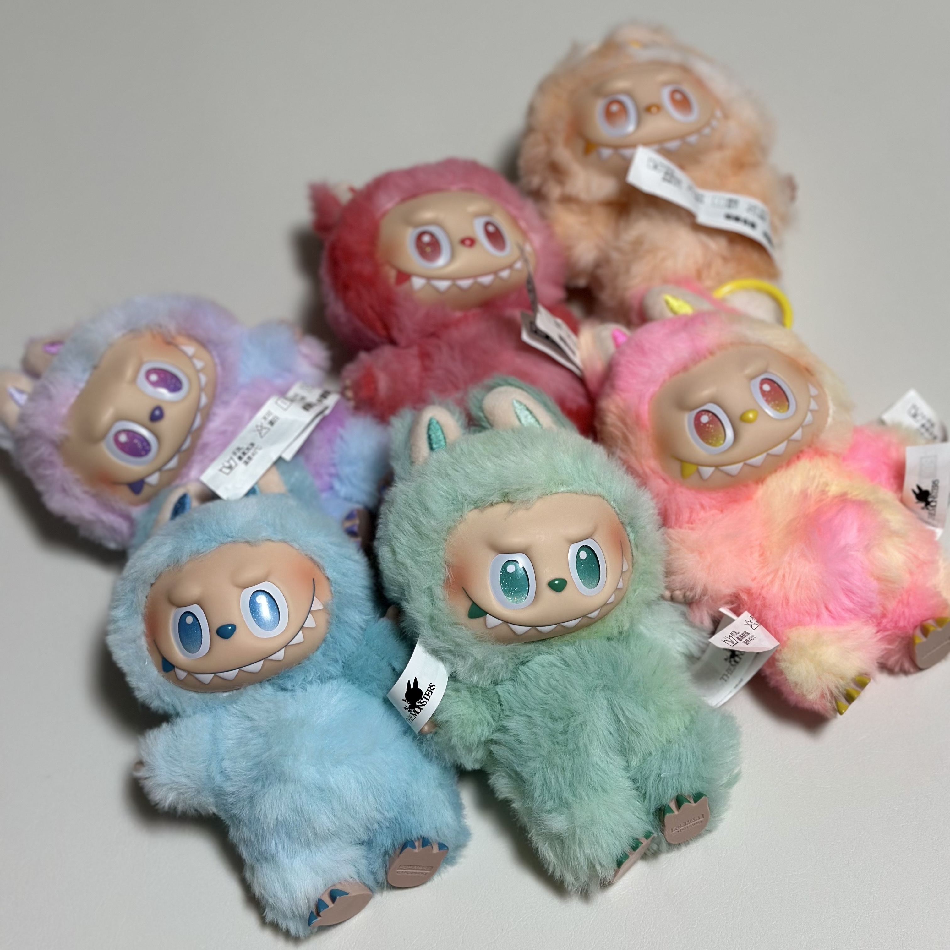 Pop Mart Labubu The Monsters Highlight Series Sealed Case (6 Blind Boxes) 착용 스타일