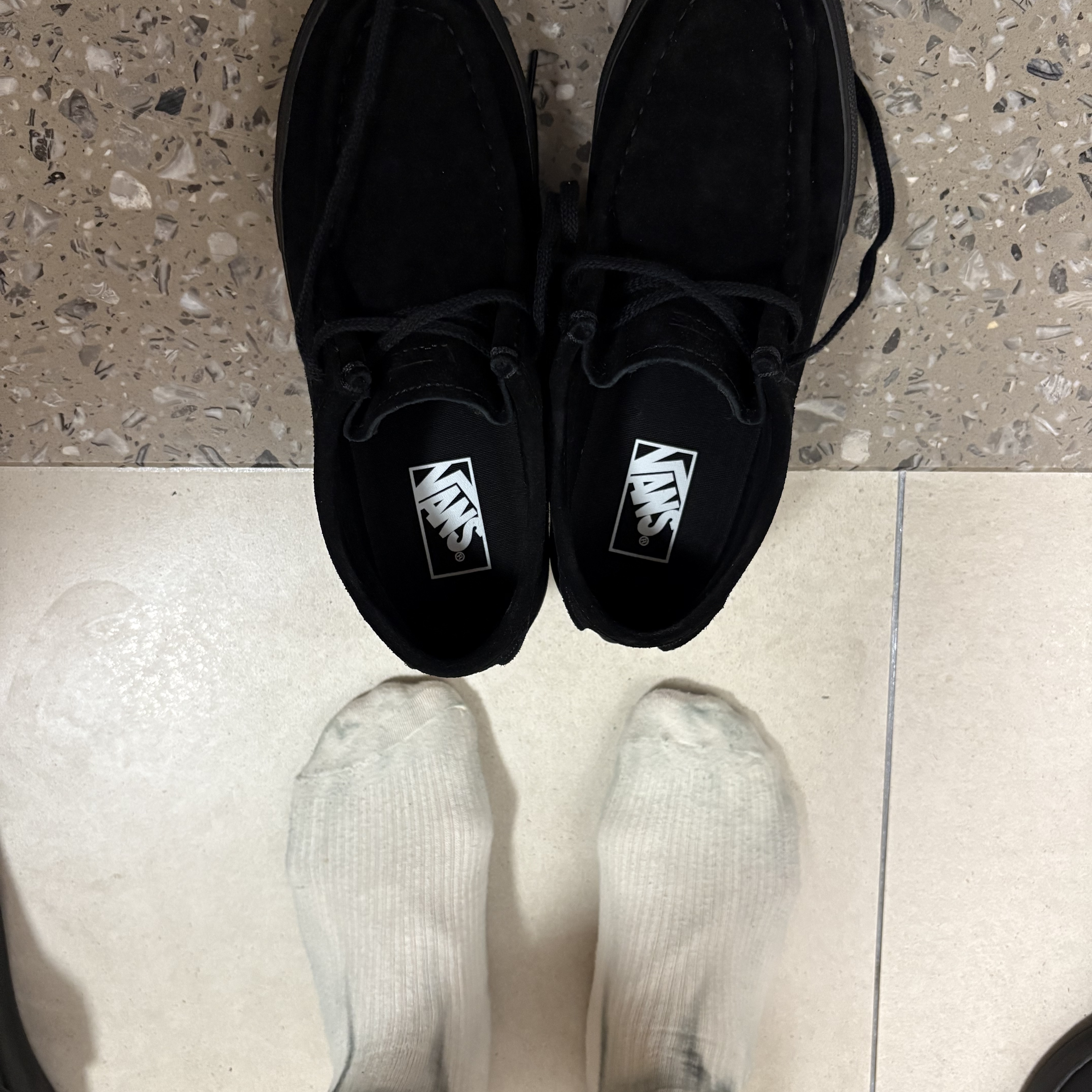 Vans Carver Low Black 착용 스타일