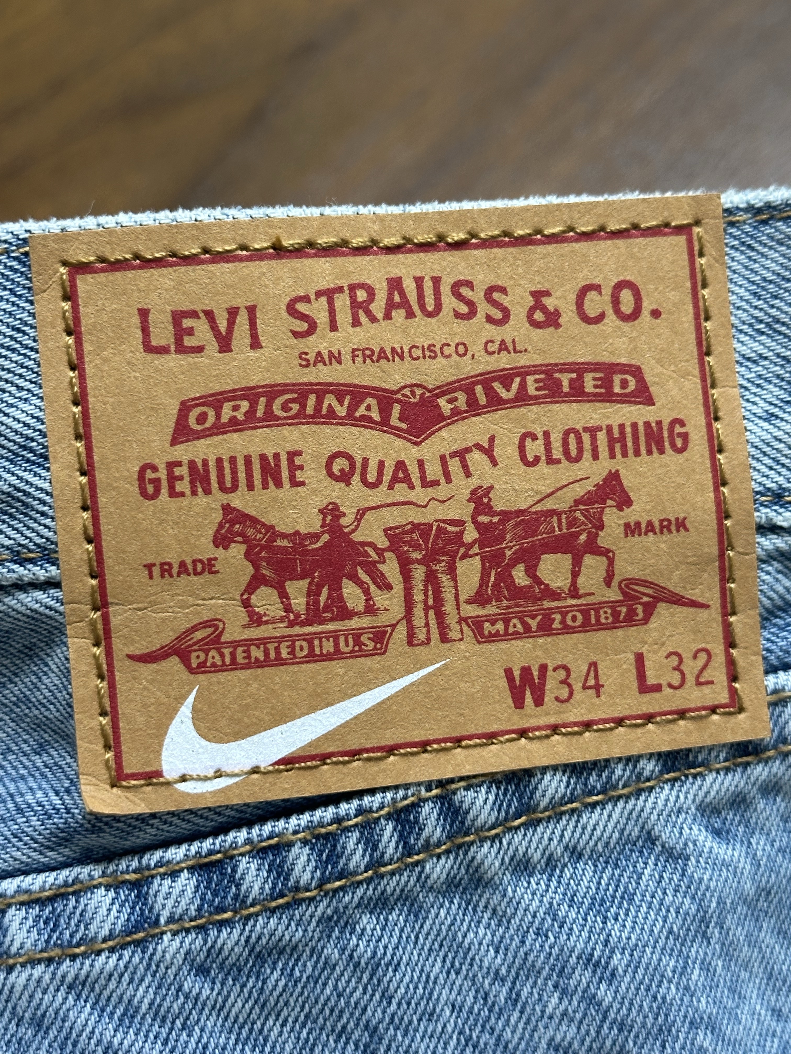 Levi's x Nike Baggy Jeans Light Blue 착용 스타일 - 3