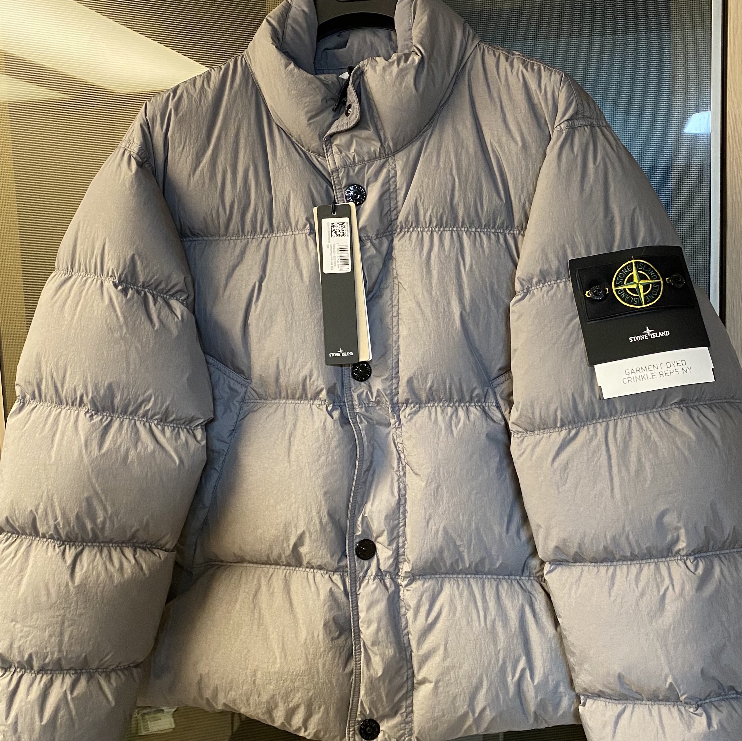 Stone Island 4100010 Crinkle Reps NY Recycled Nylon Down Jacket with Wind Resistant Cement - 25FW 착용 스타일