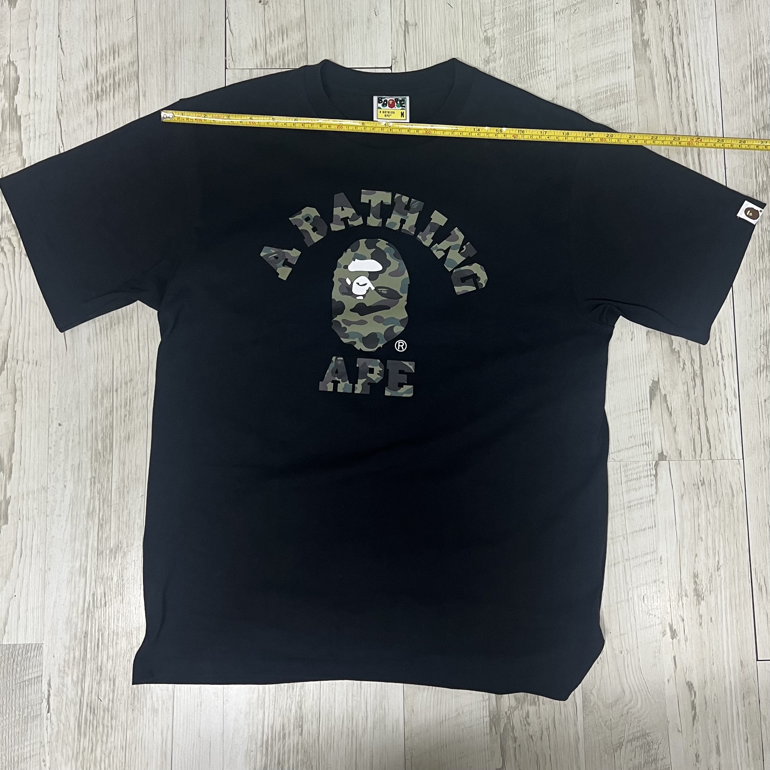 BAPE 1st Camo College T-Shirt Black Green 착용 스타일 - 4