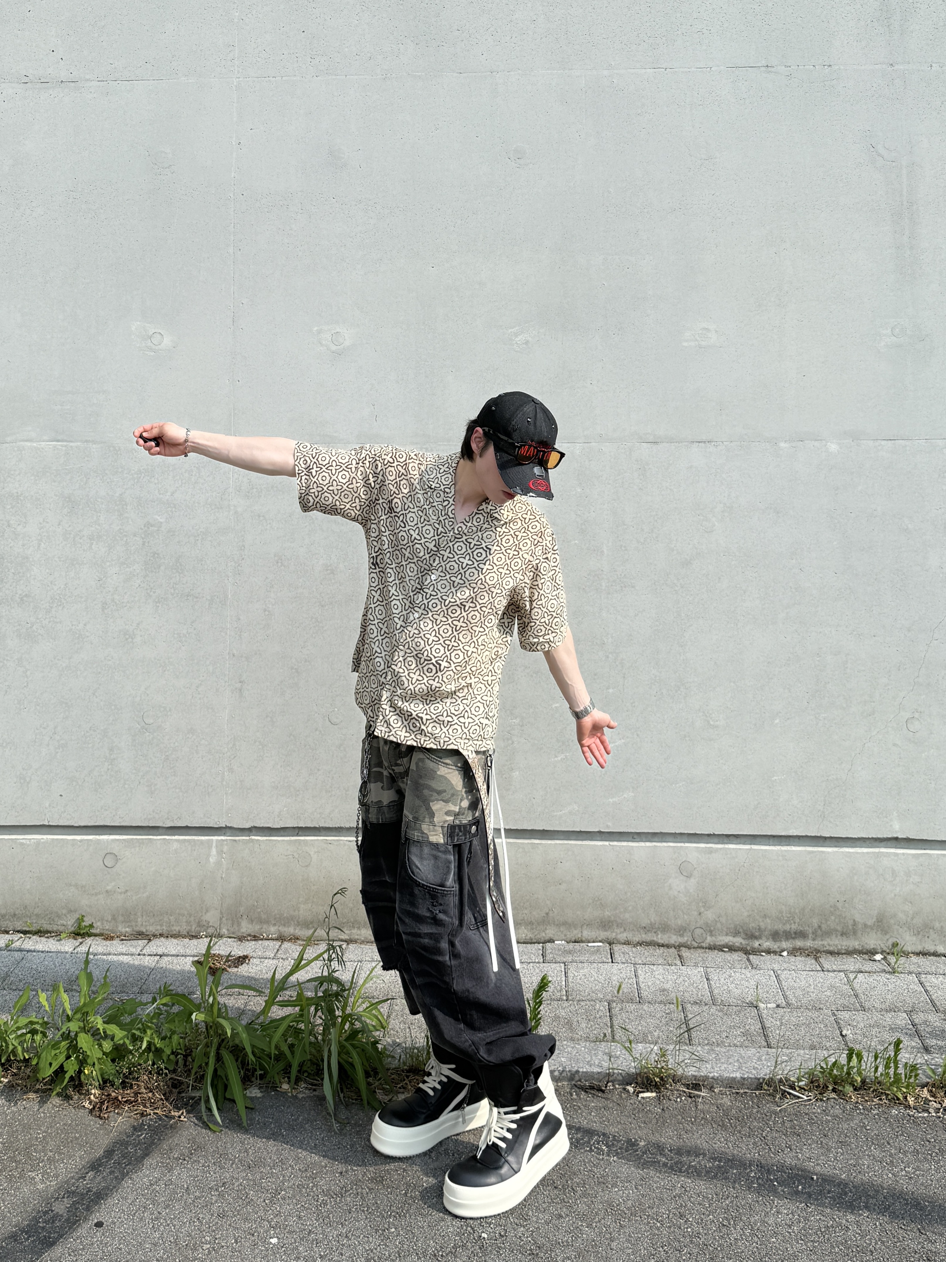 Rick Owens Hollywood Mega Bumper Geobasket in Full Grain Calf Leather Black Milk, MJD x Kamien Double Hole Belt Oak Brown 착용 스타일 - 3