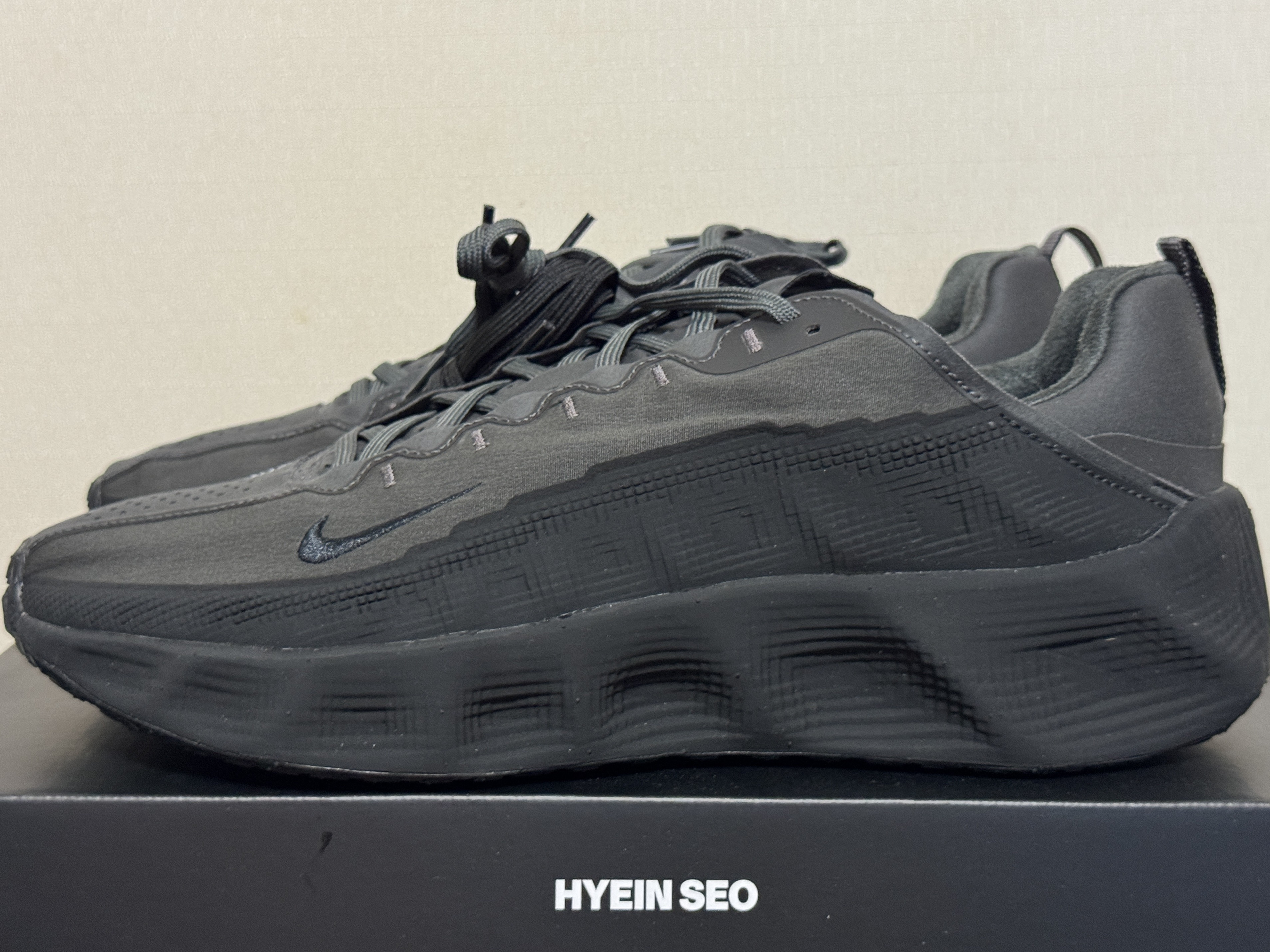 Nike x Hyein Seo Ava Rover Black 착용 스타일