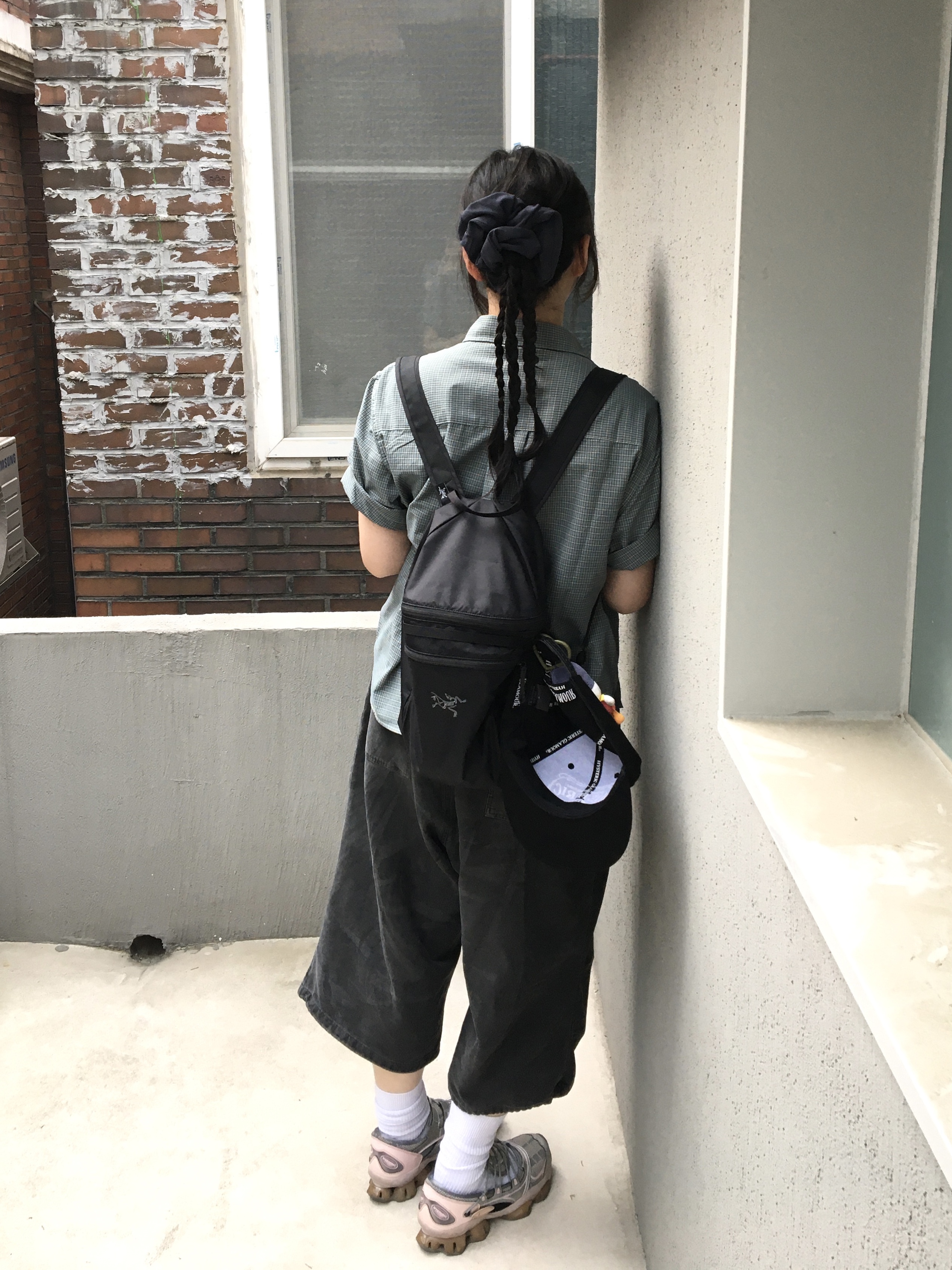 Arc'teryx Heliad 15 Backpack Black, (W) Asics x Kiko Kostadinov x Hysteric Glamour Gel-Quantum Cotton Candy 착용 스타일