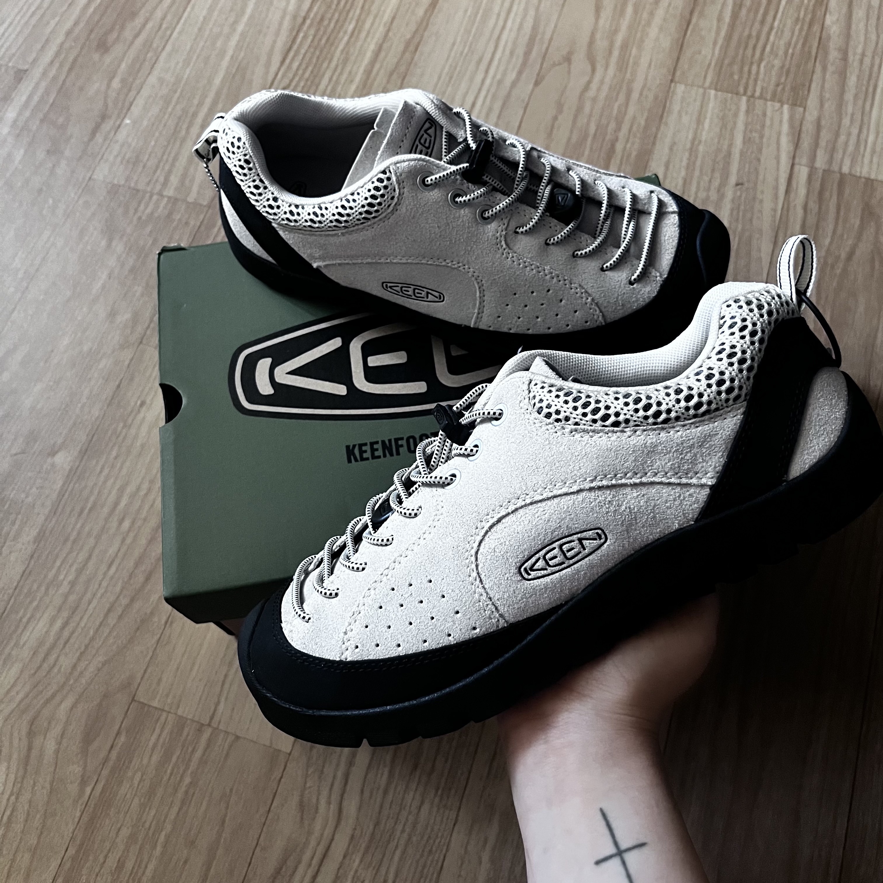 (W) Keen Jasper Rocks SP Sneaker Birch Black 착용 스타일 - 1