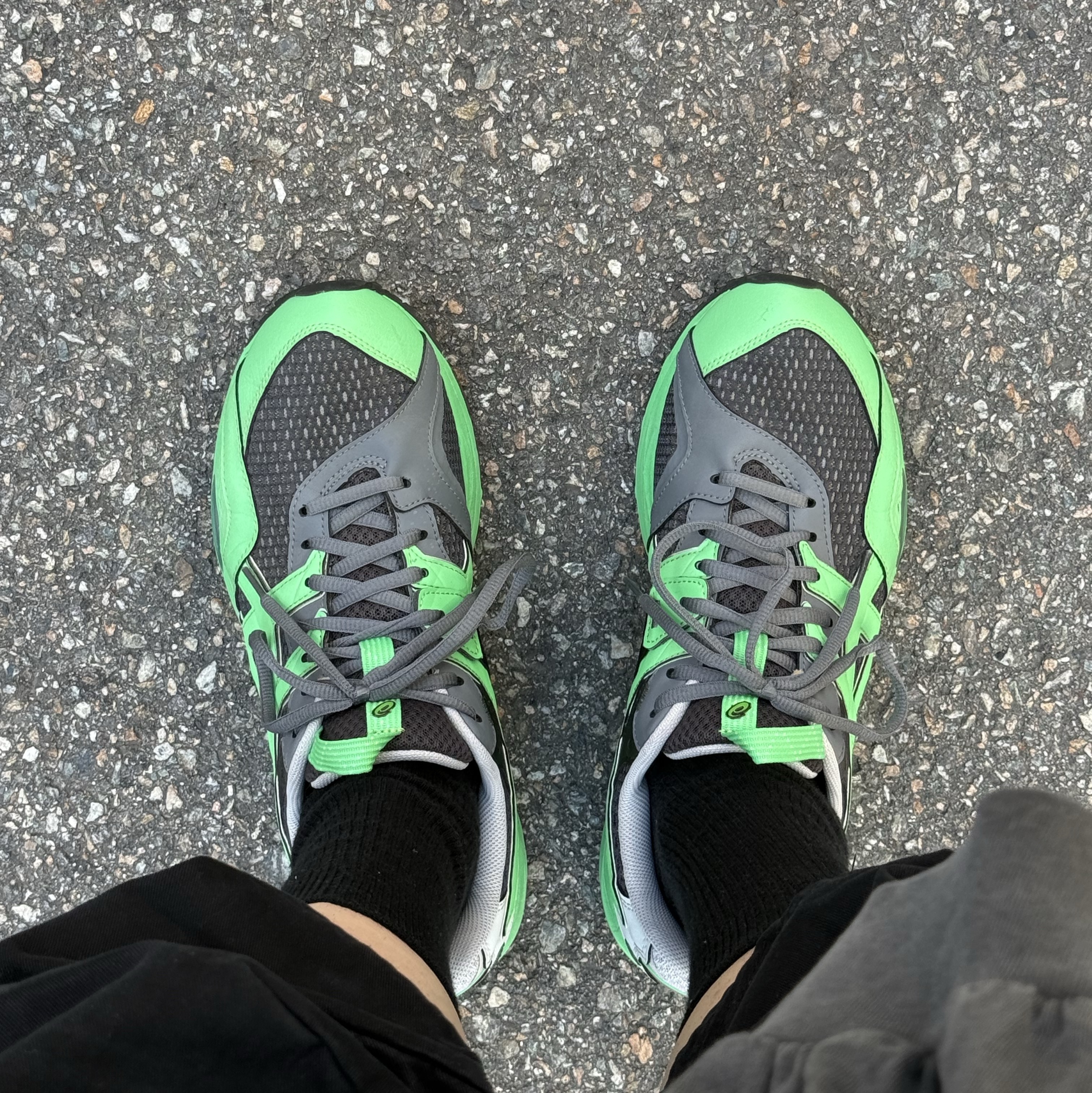 Asics HS2-S Gel-MC Plus Sea Glass Graphite Grey 착용 스타일 - 1