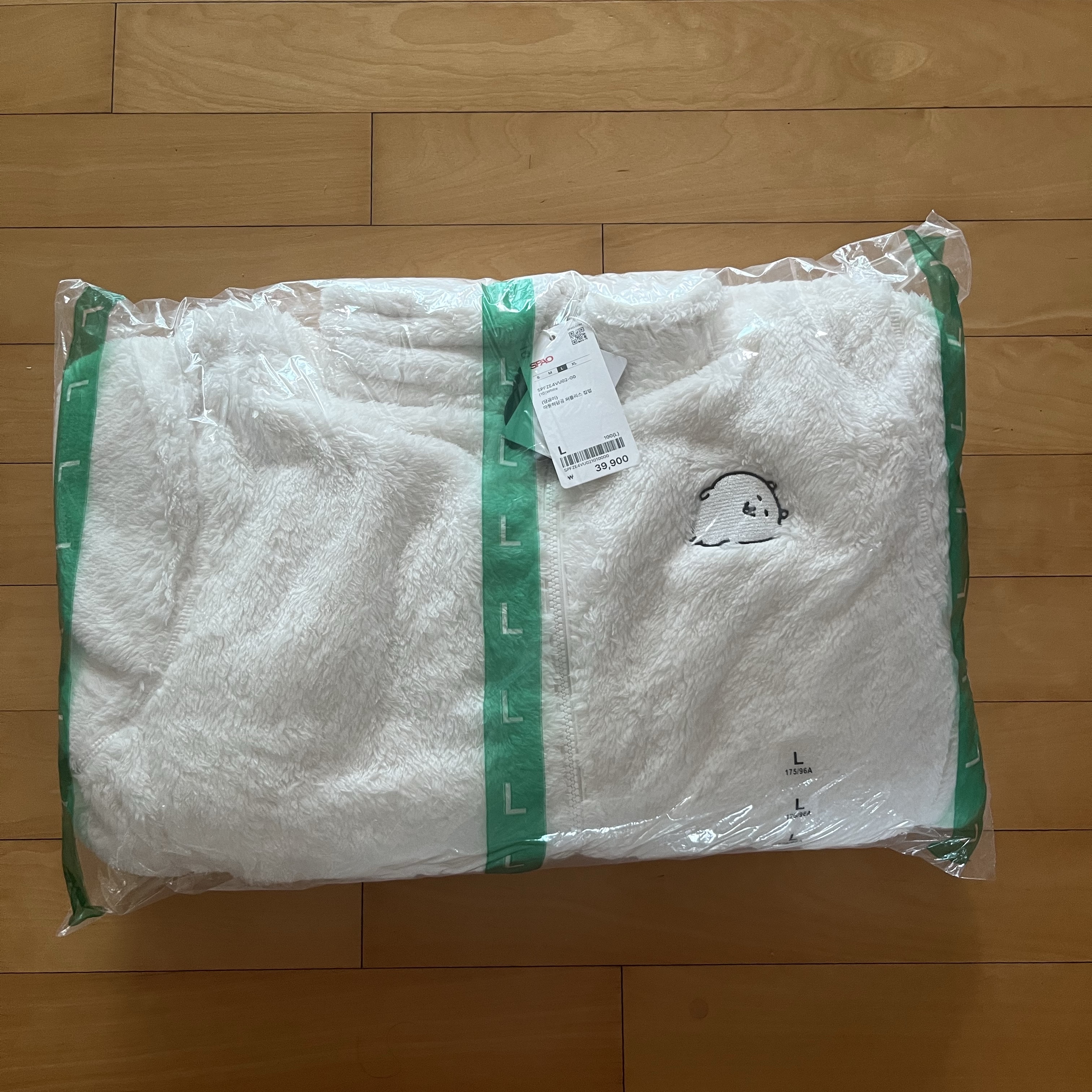 Spao Nongdamgom Fur Fleece Zip Up White 착용 스타일
