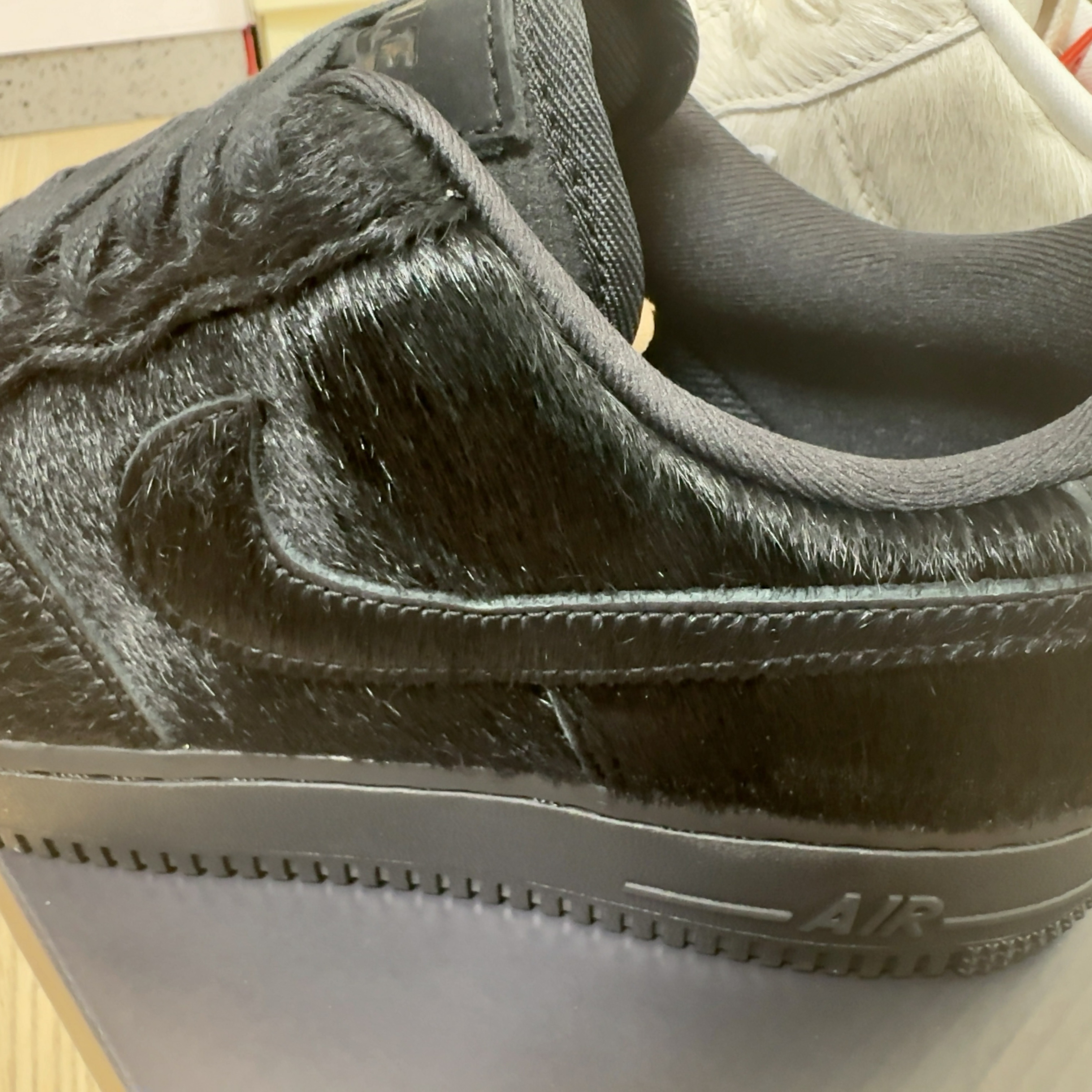 (W) Nike Air Force 1 '07 Black and Off Noir 착용 스타일 - 5