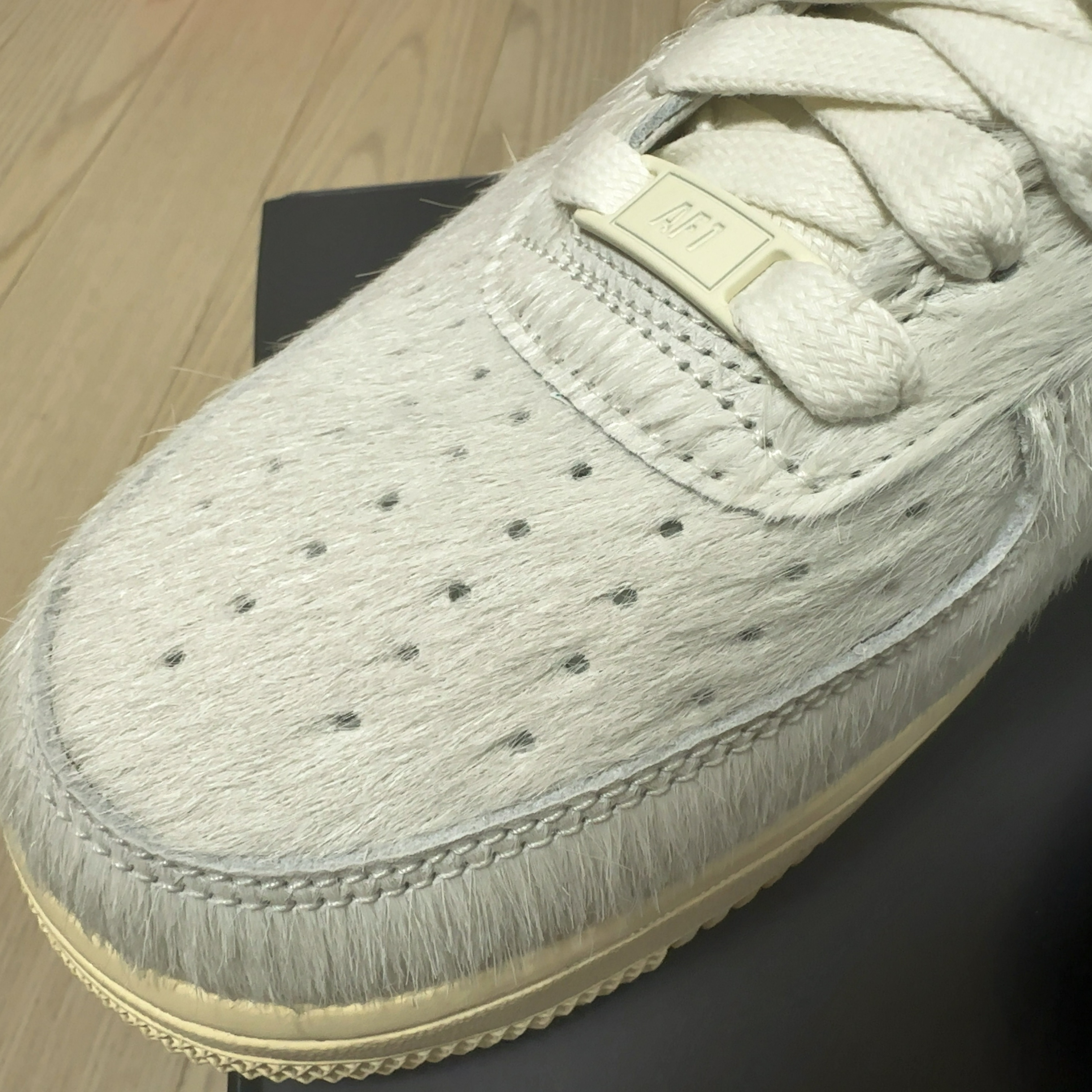 (W) Nike Air Force 1 '07 Black and Off Noir 착용 스타일 - 4