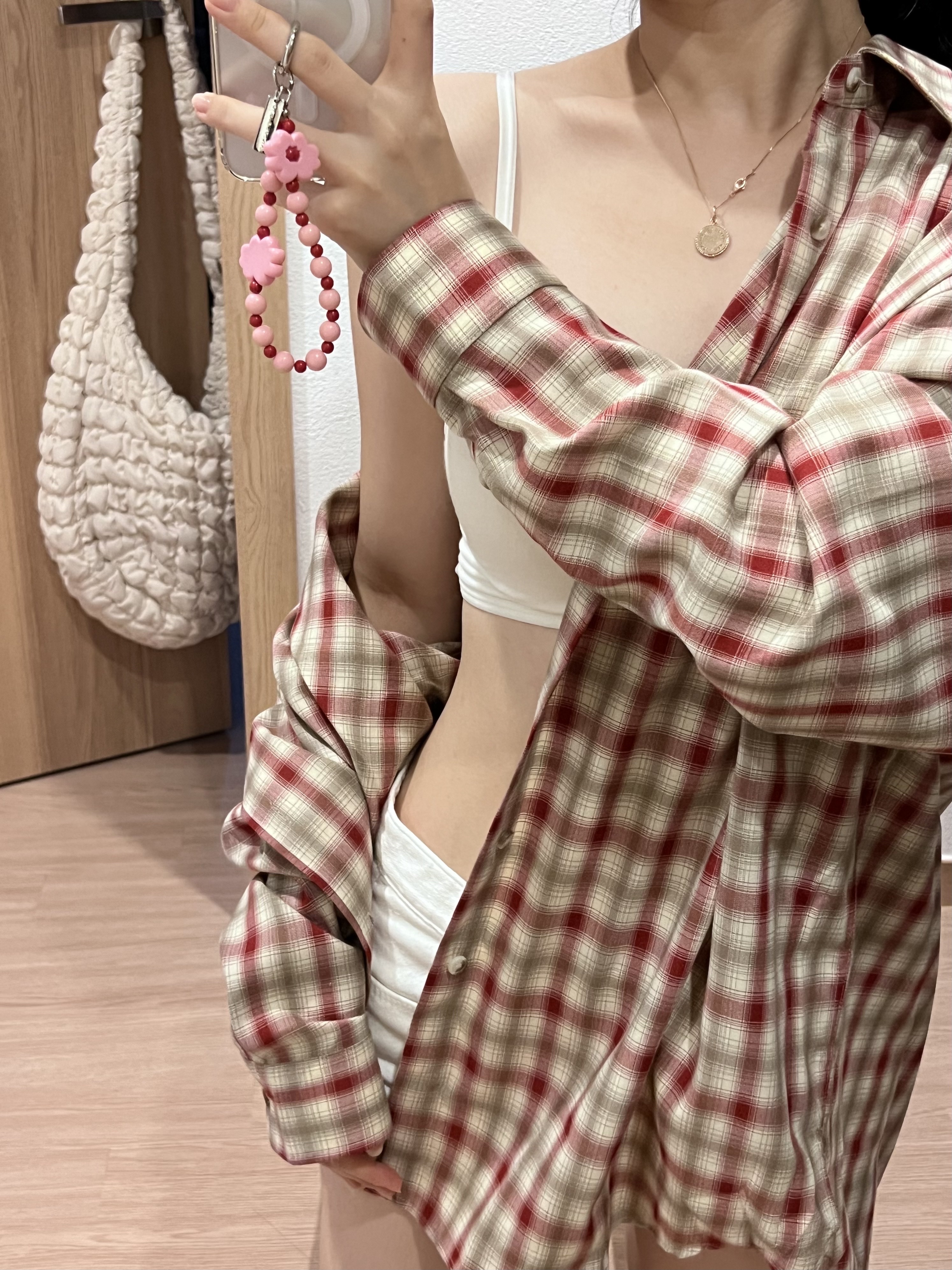 COS Quilted Oversized Shoulder Bag Off White Light Beige 착용 스타일