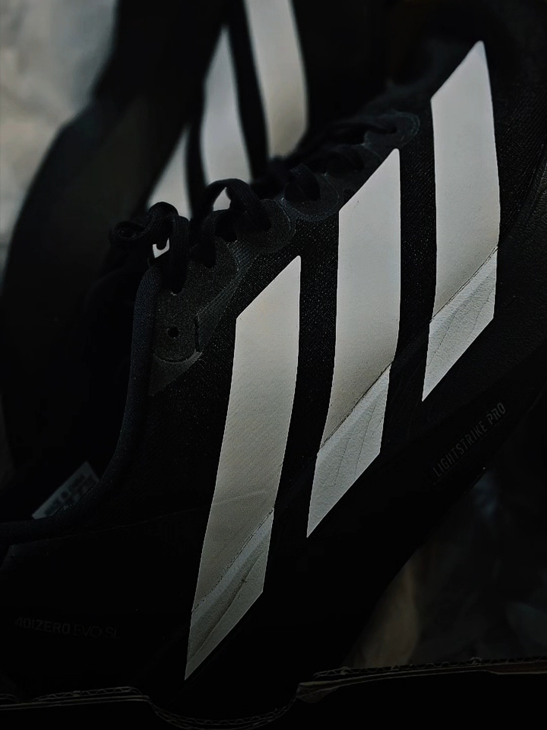 Adidas Adizero EVO SL Core Black Cloud White 착용 스타일