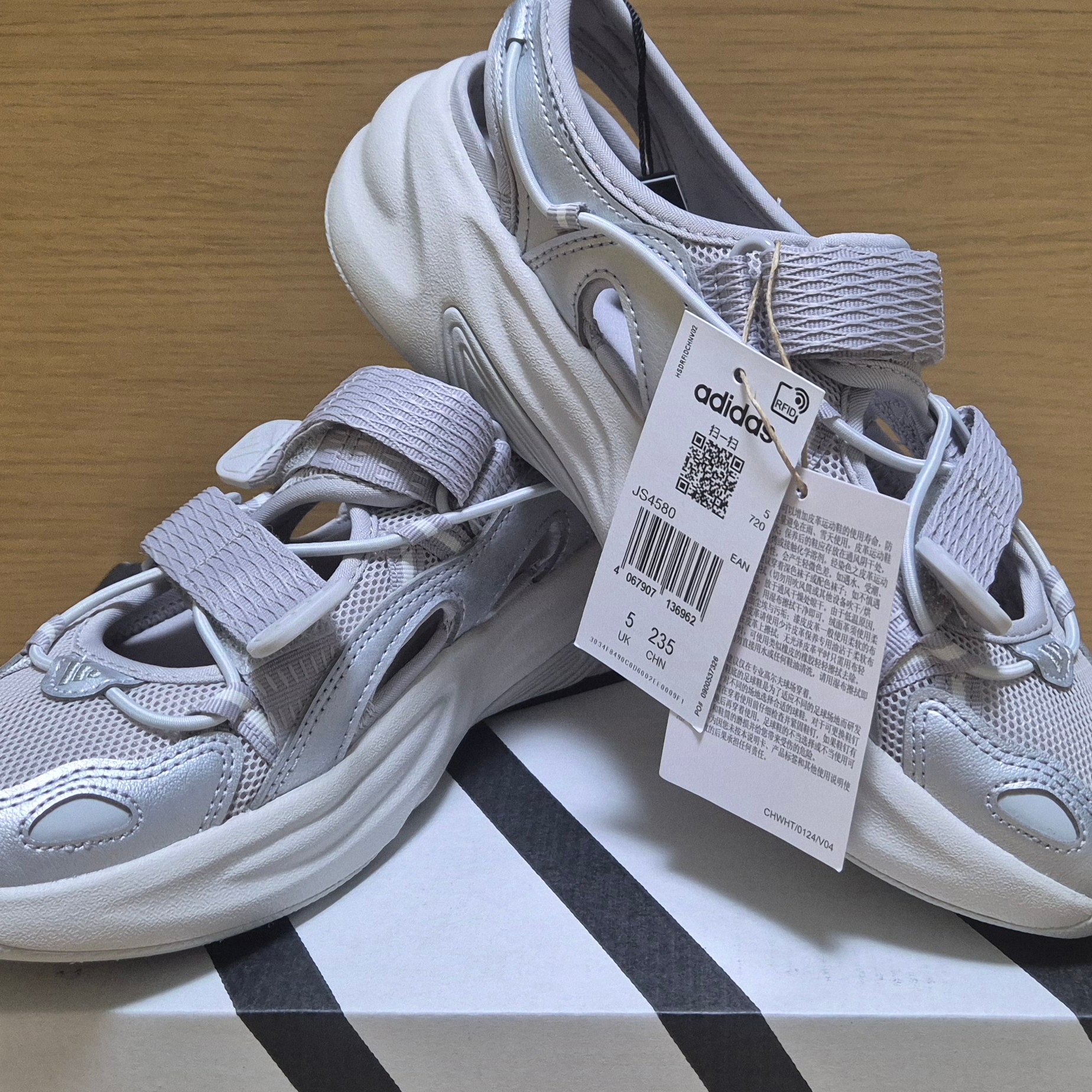 (W) Adidas Ozwave Sandal Grey Two Silver Metallic 착용 스타일 - 1