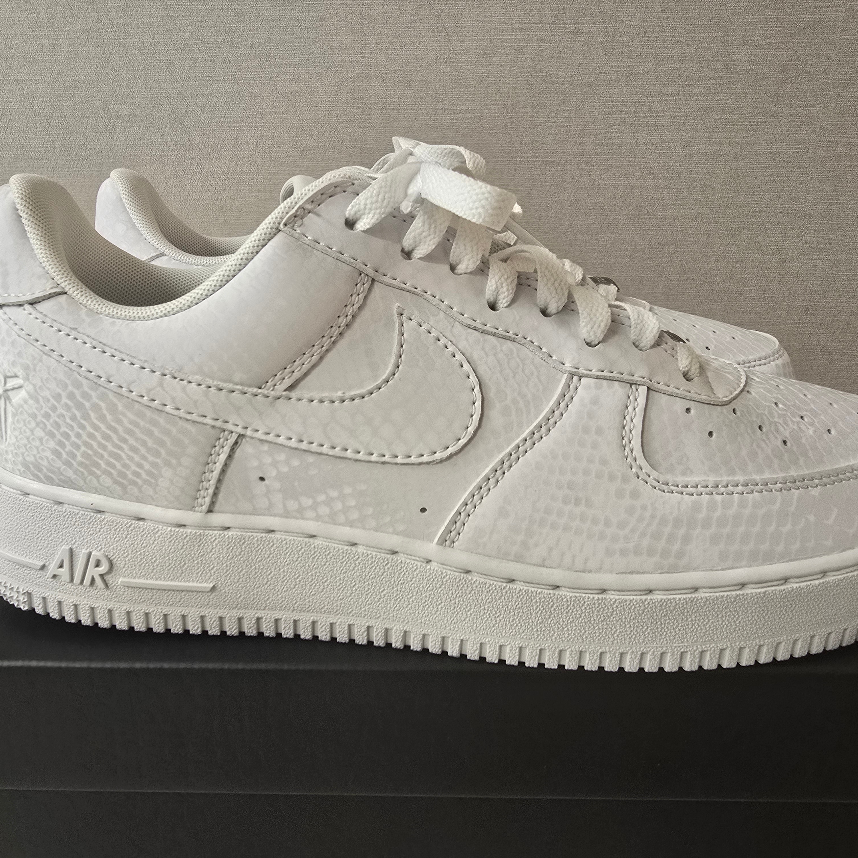 Nike x Kobe Bryant Air Force 1 Low Triple White 착용 스타일 - 4