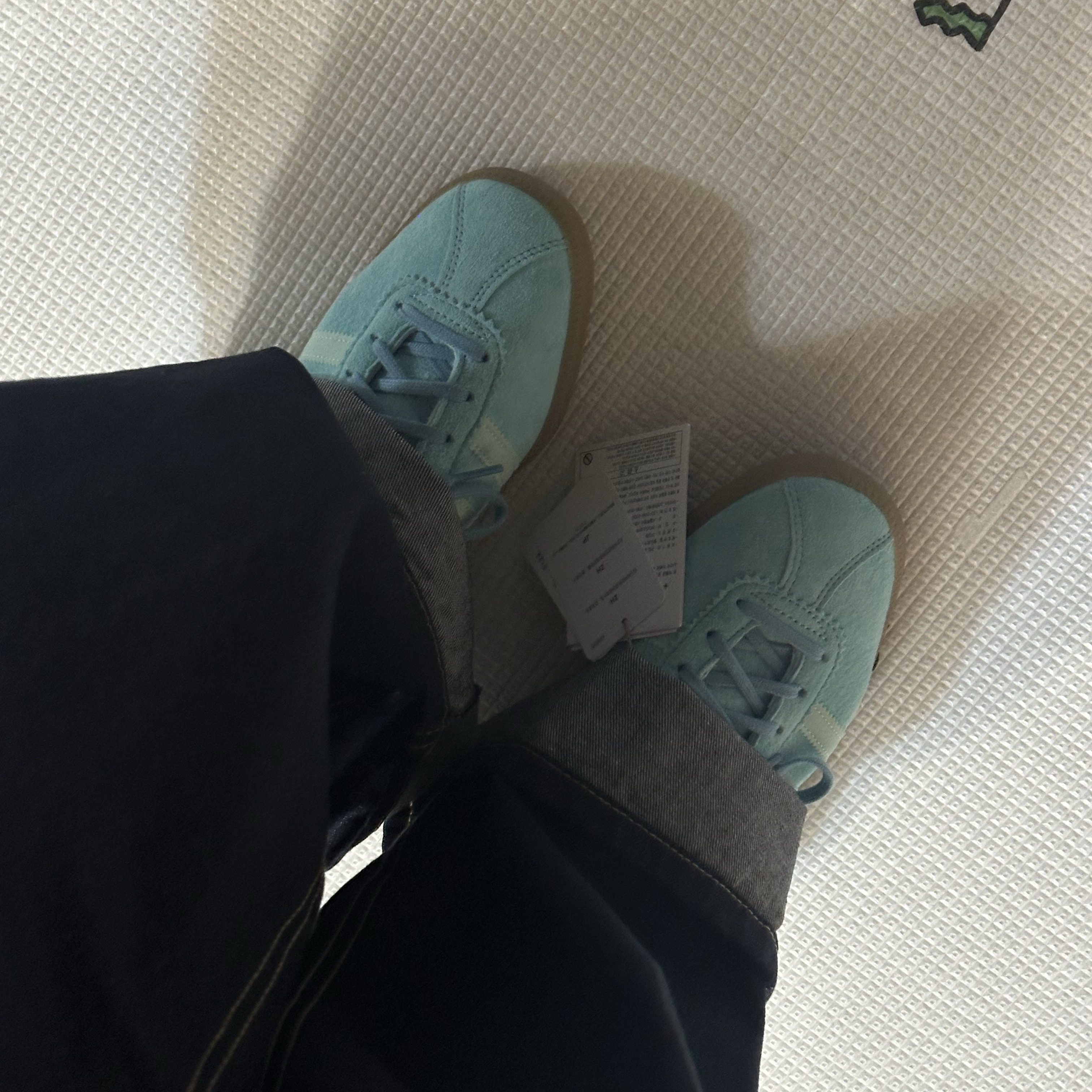 Adidas Bermuda Easy Mint 착용 스타일