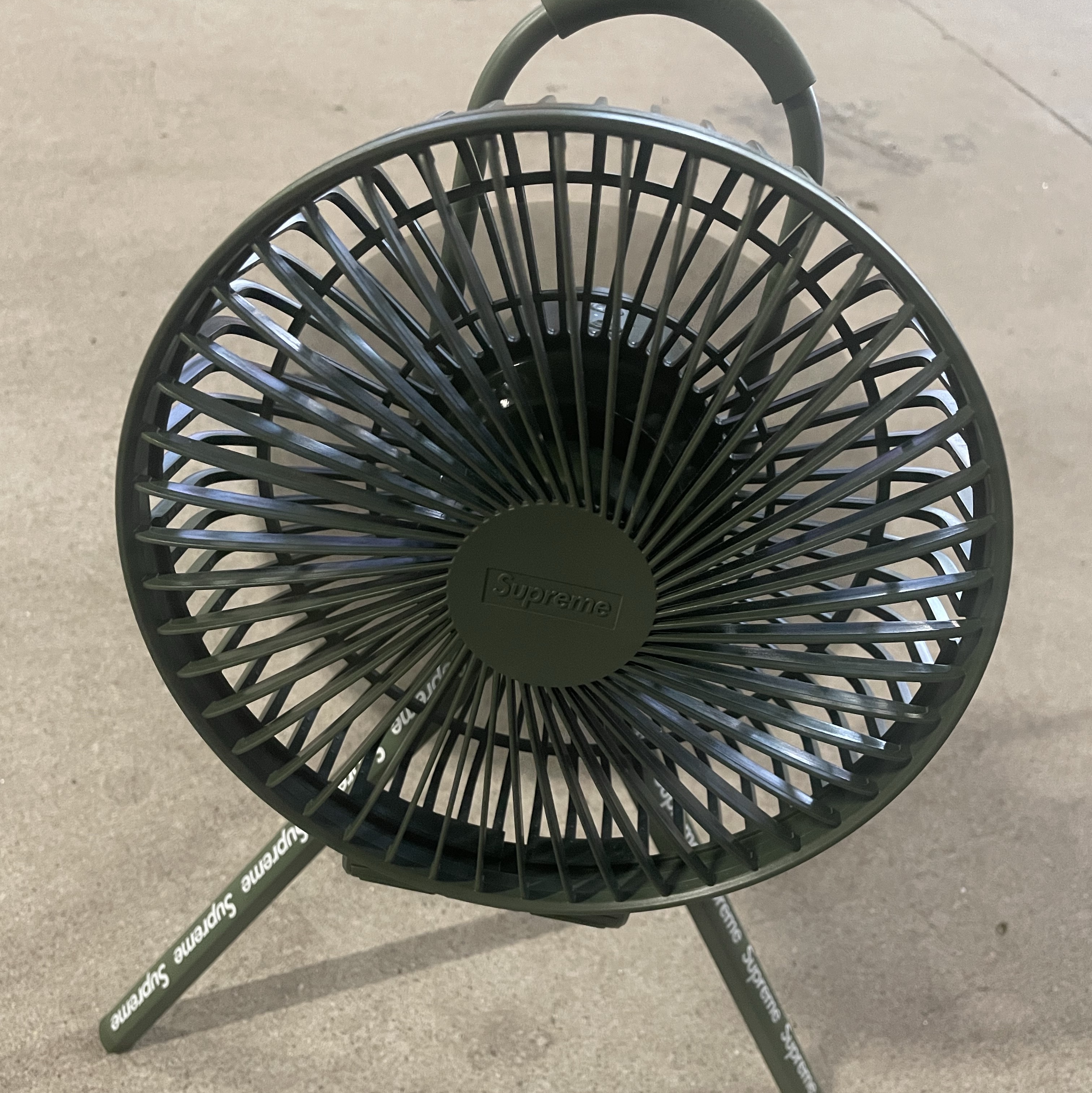 Supreme x Cargo Container Electric Fan Olive - 23FW 착용 스타일 - 1