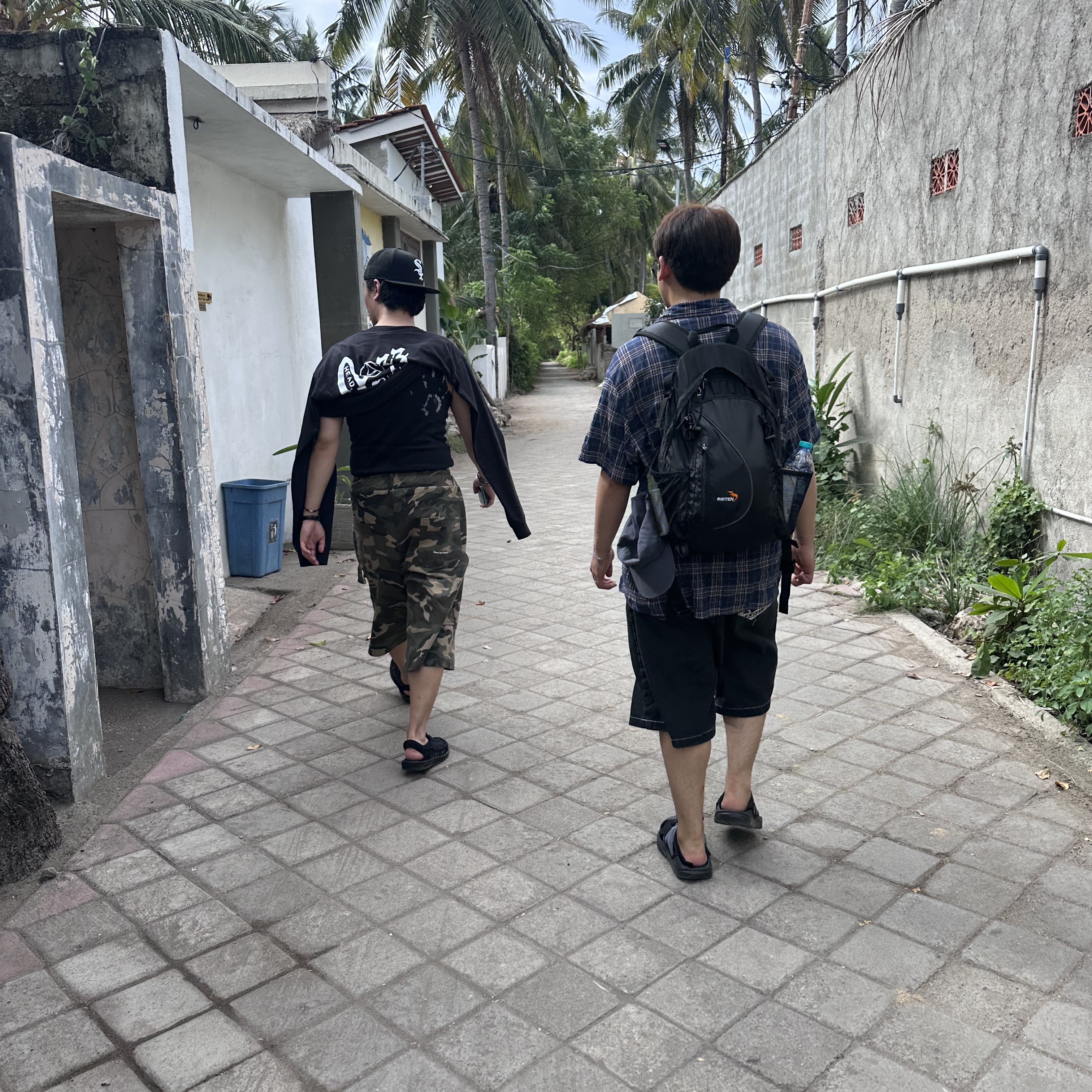 SLOW RECORD HOUSE Carpenter Bermuda Wide Camo Pants Vintage Green, Casio LTP-V007L-7B1 착용 스타일 - 2
