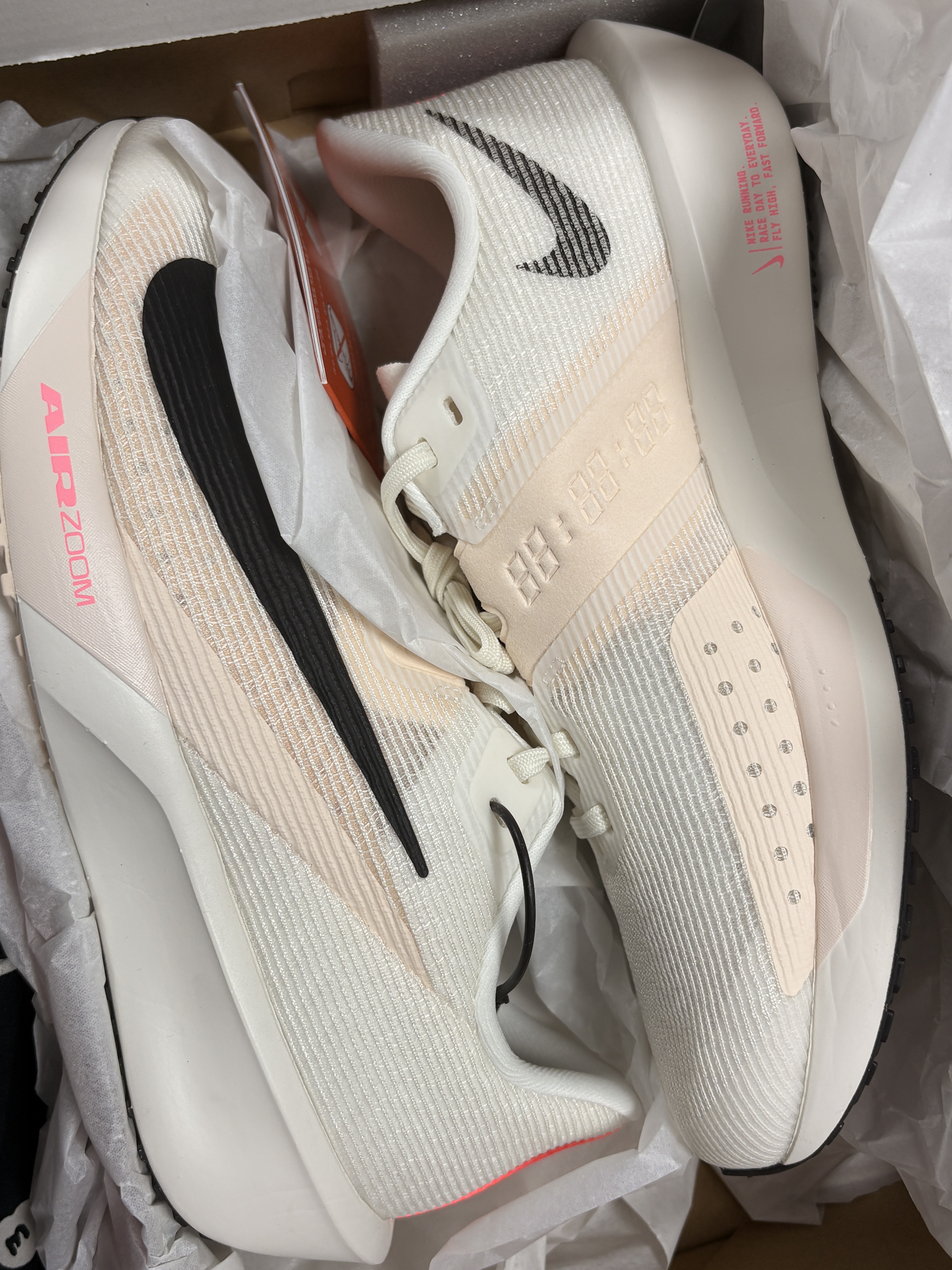 Nike Air Zoom Rival Fly 4 Sail Pale Ivory 착용 스타일