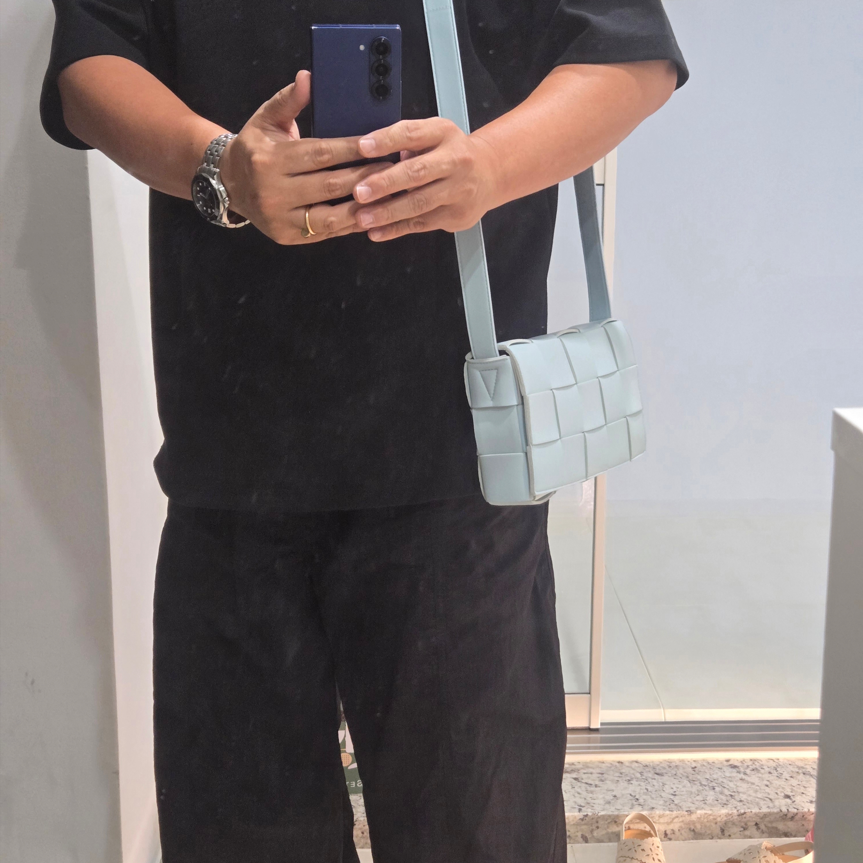 Bottega Veneta Lambskin Leather Cassette Teal Washed 착용 스타일