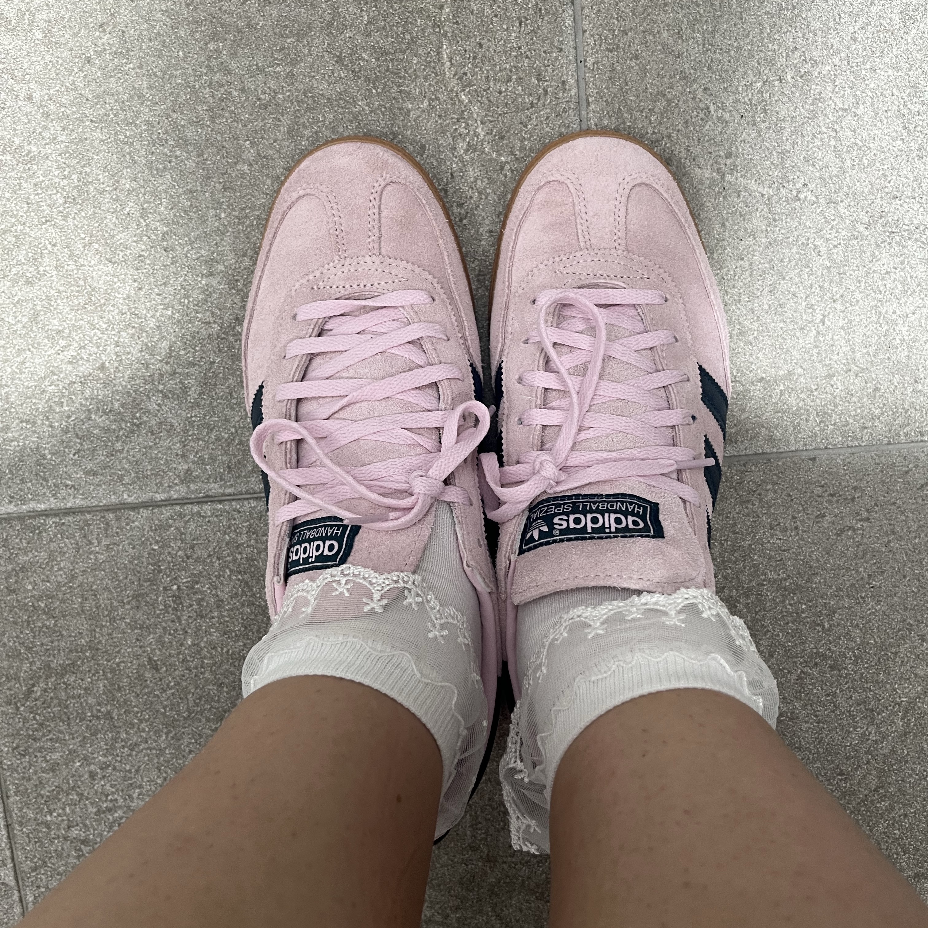 (W) Adidas Spezial Handball Clear Pink 착용 스타일 - 1