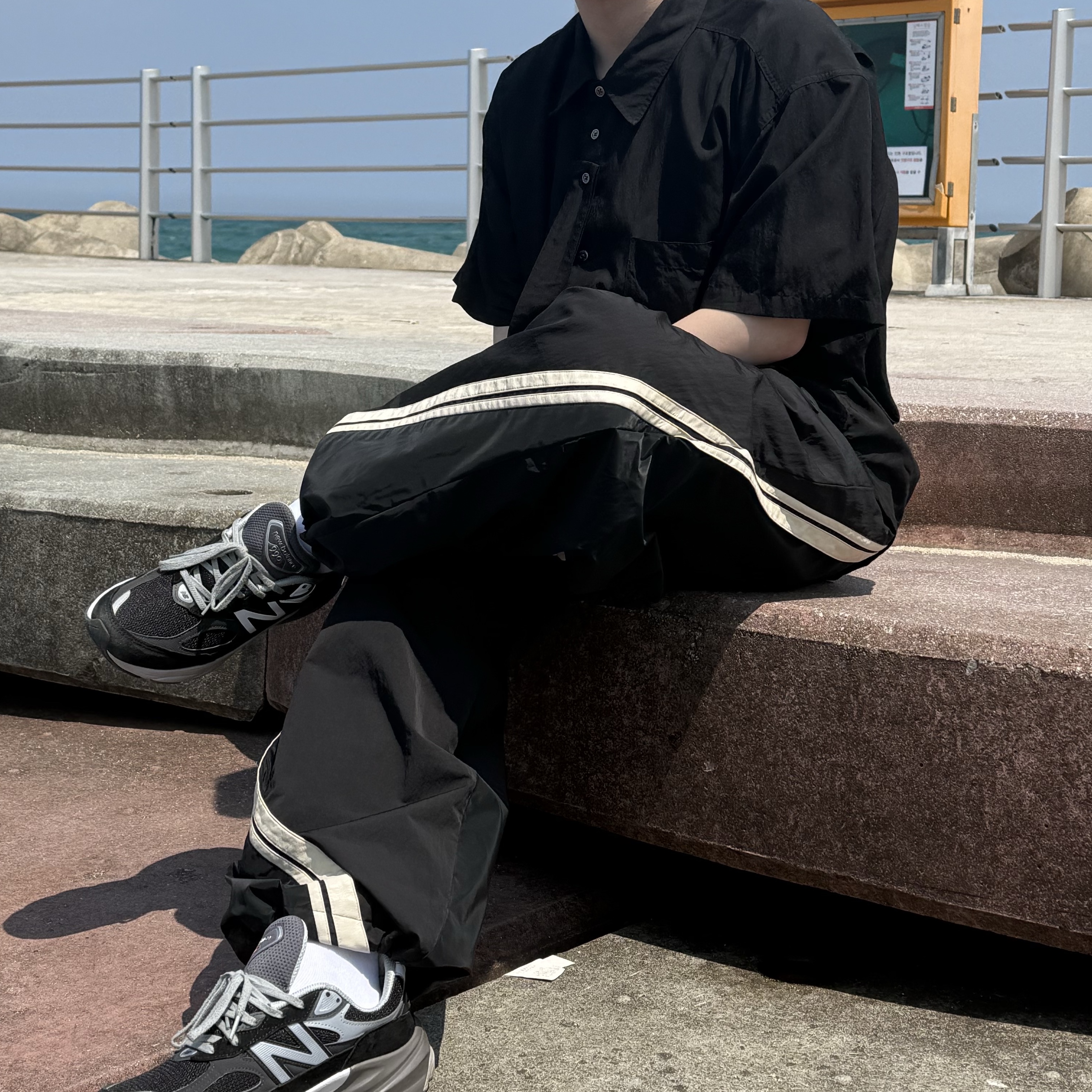 Ader Error Bashar Trousers Noir, New Balance 990v6 Made in USA Black White 착용 스타일